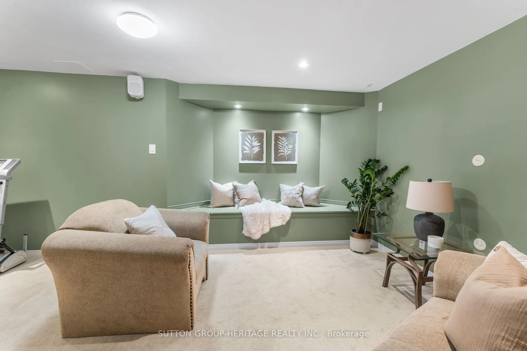 2300 Abbott Crescent