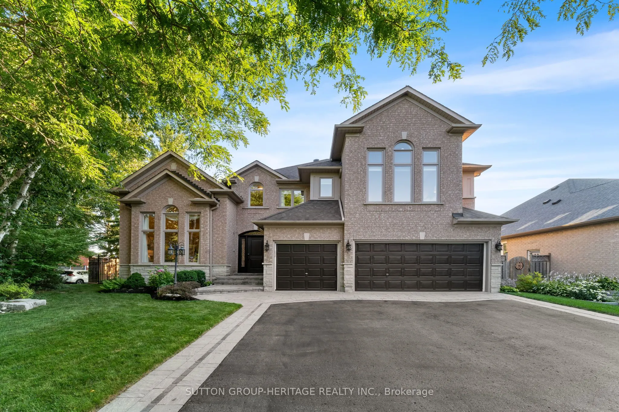 2300 Abbott Crescent