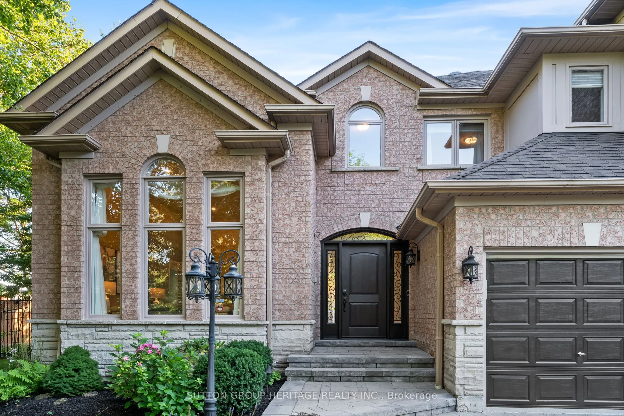 2300 Abbott Crescent