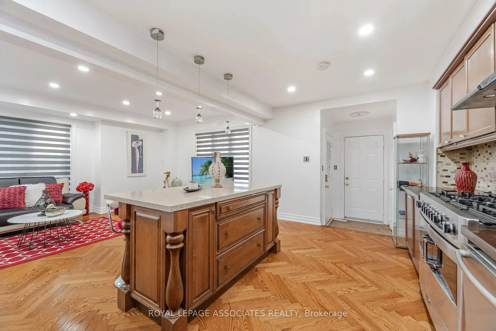 2 Howlett Crescent