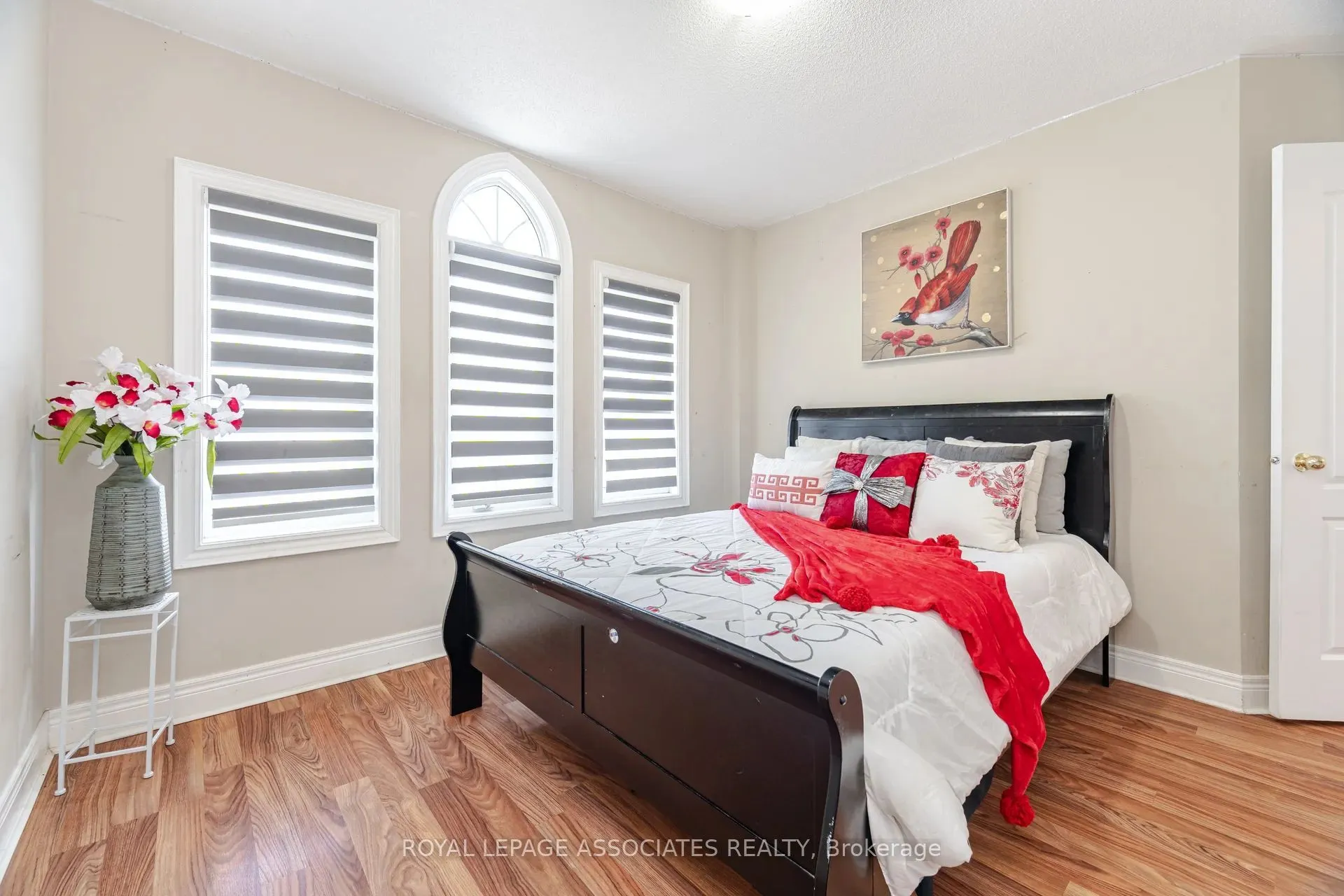 2 Howlett Crescent