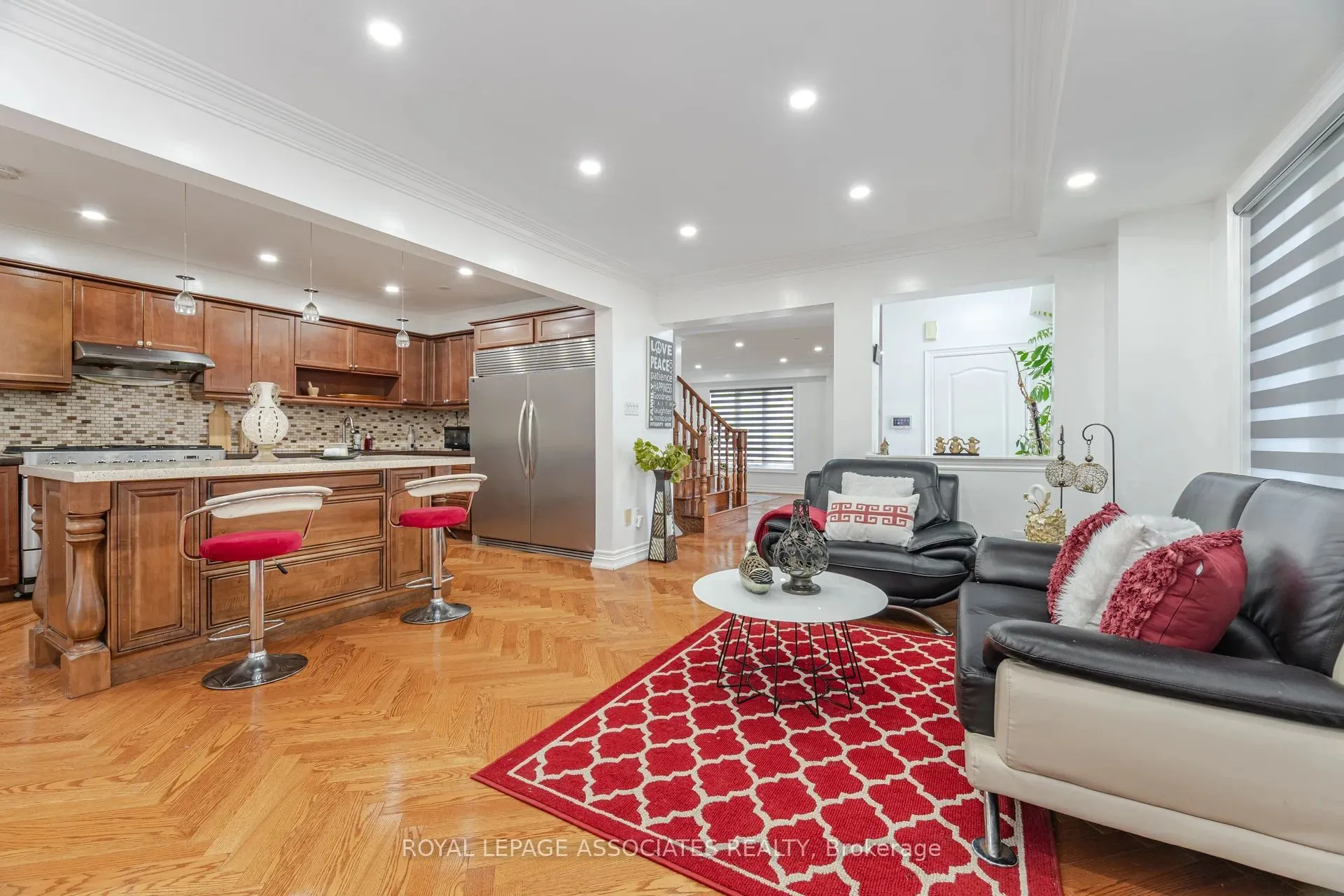 2 Howlett Crescent