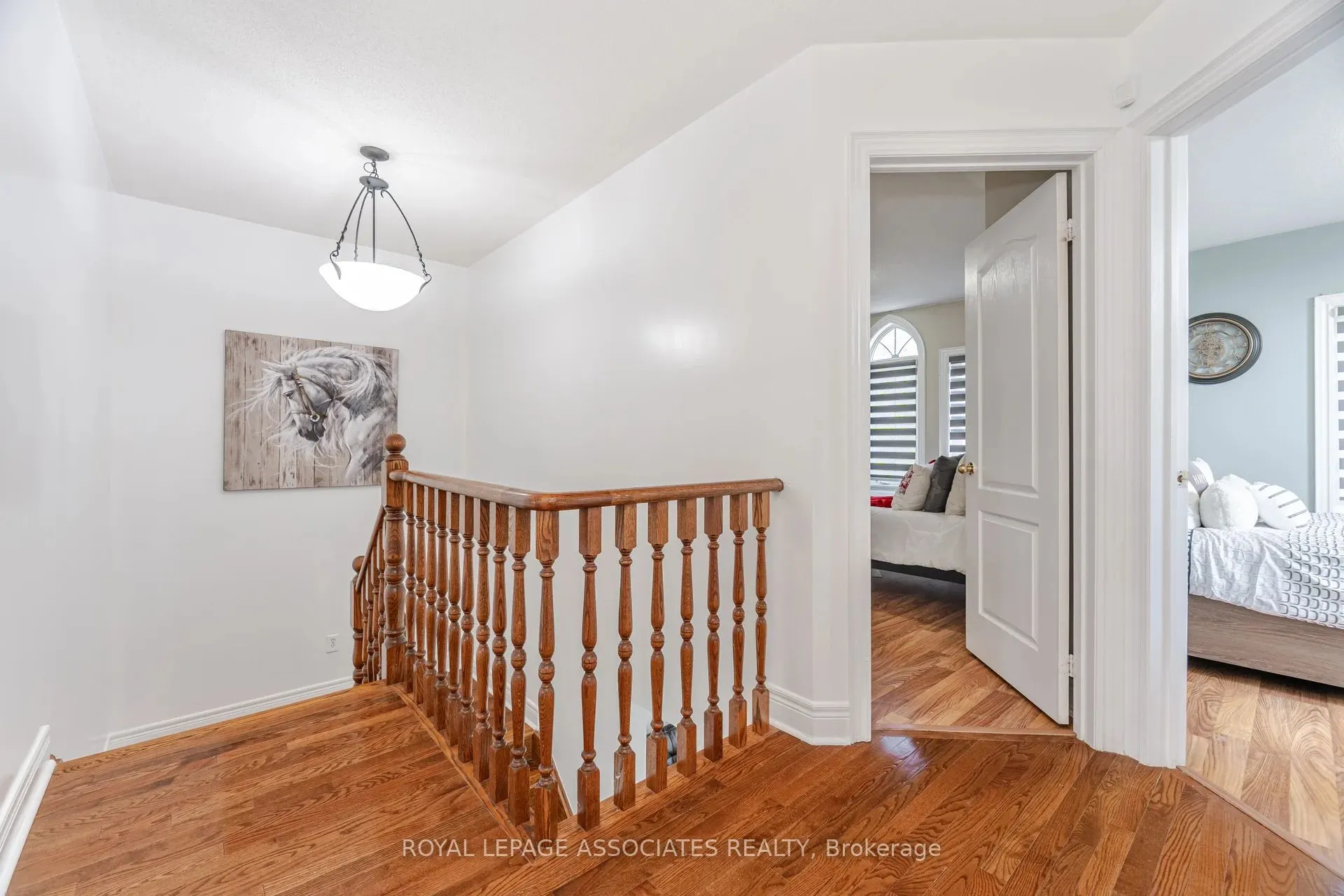 2 Howlett Crescent