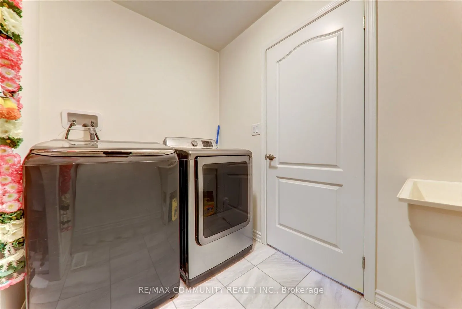56 Westfield Drive S