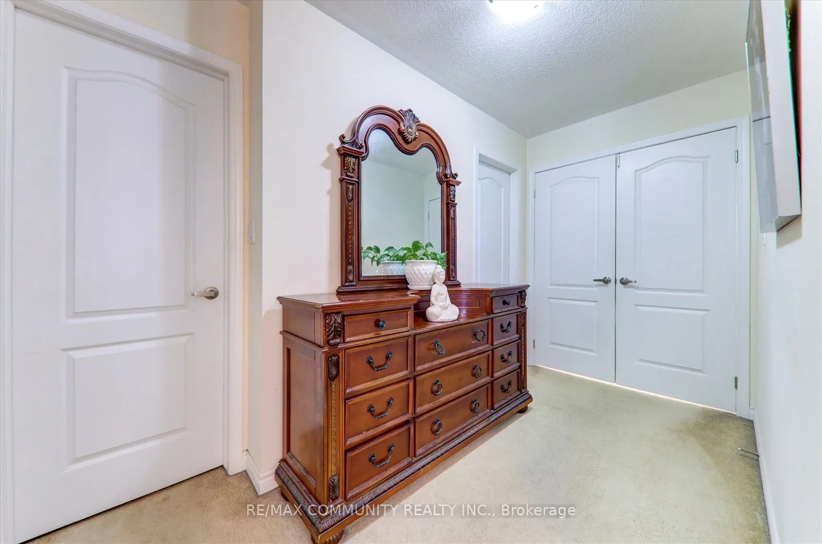 56 Westfield Drive S
