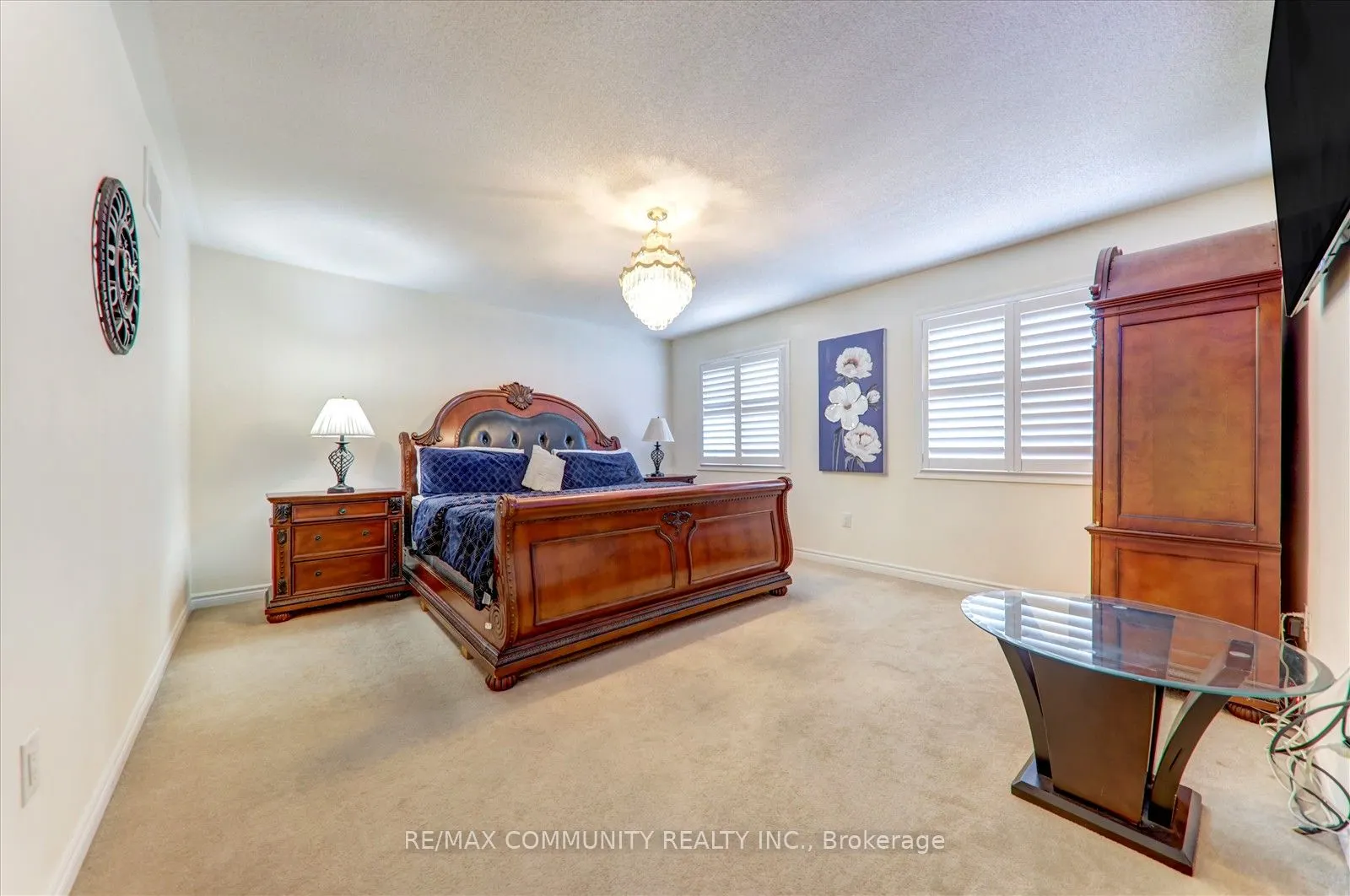 56 Westfield Drive S