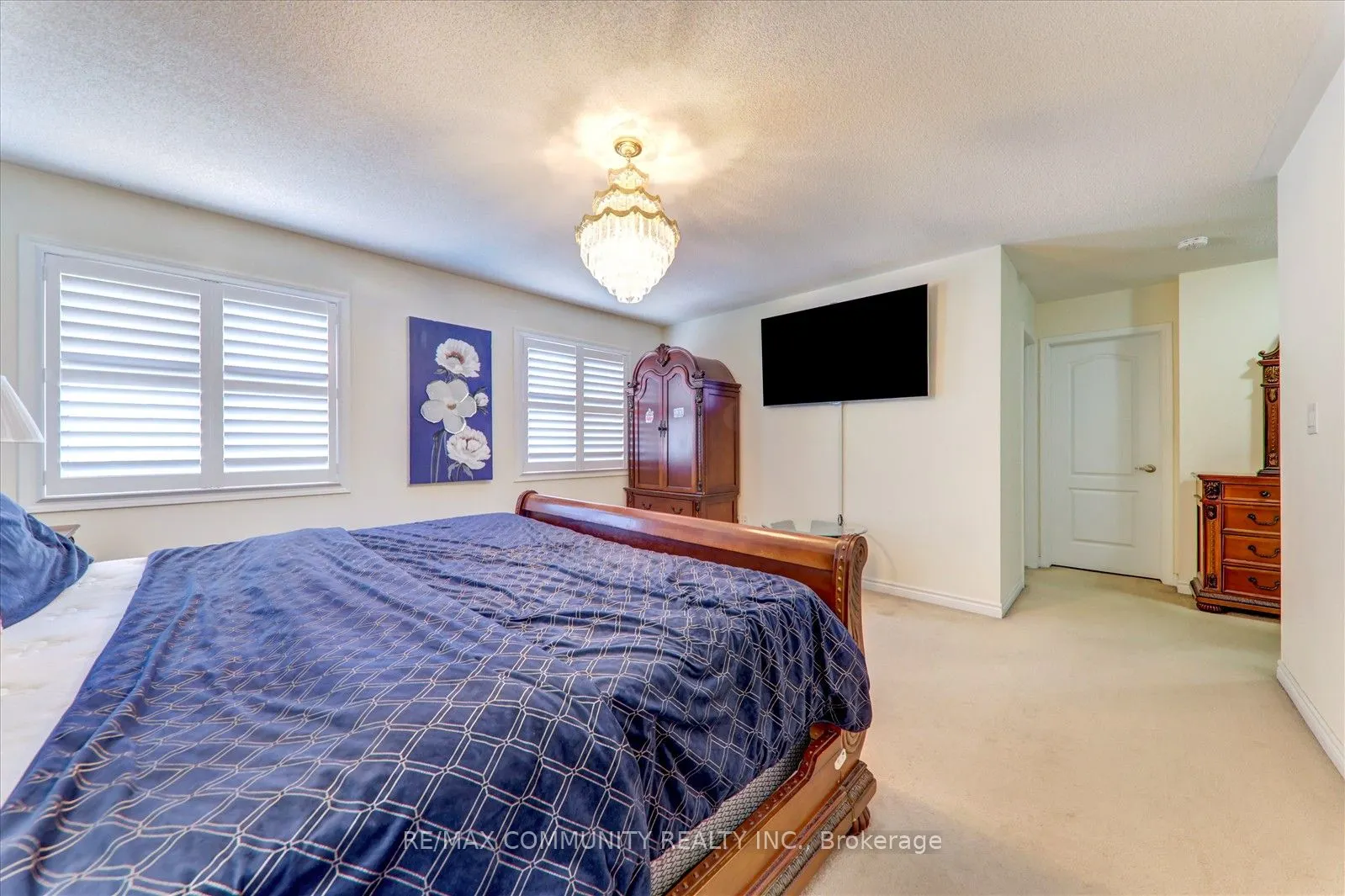 56 Westfield Drive S