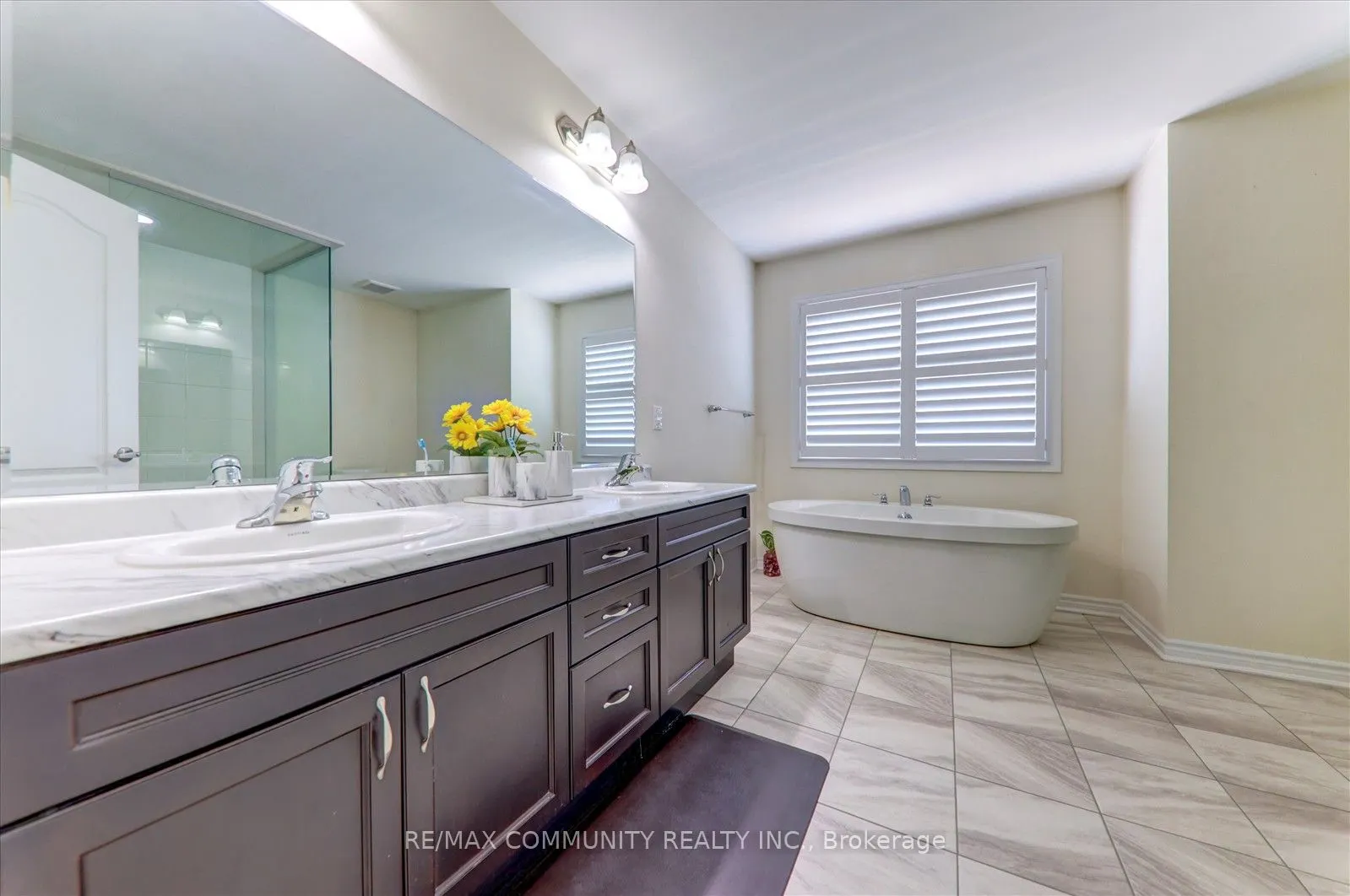 56 Westfield Drive S