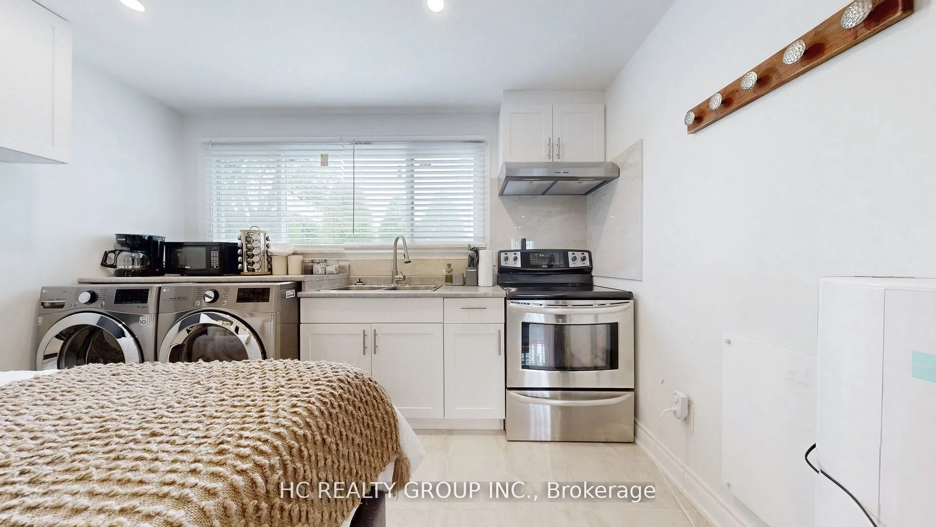 59 Muskoka Avenue, #B