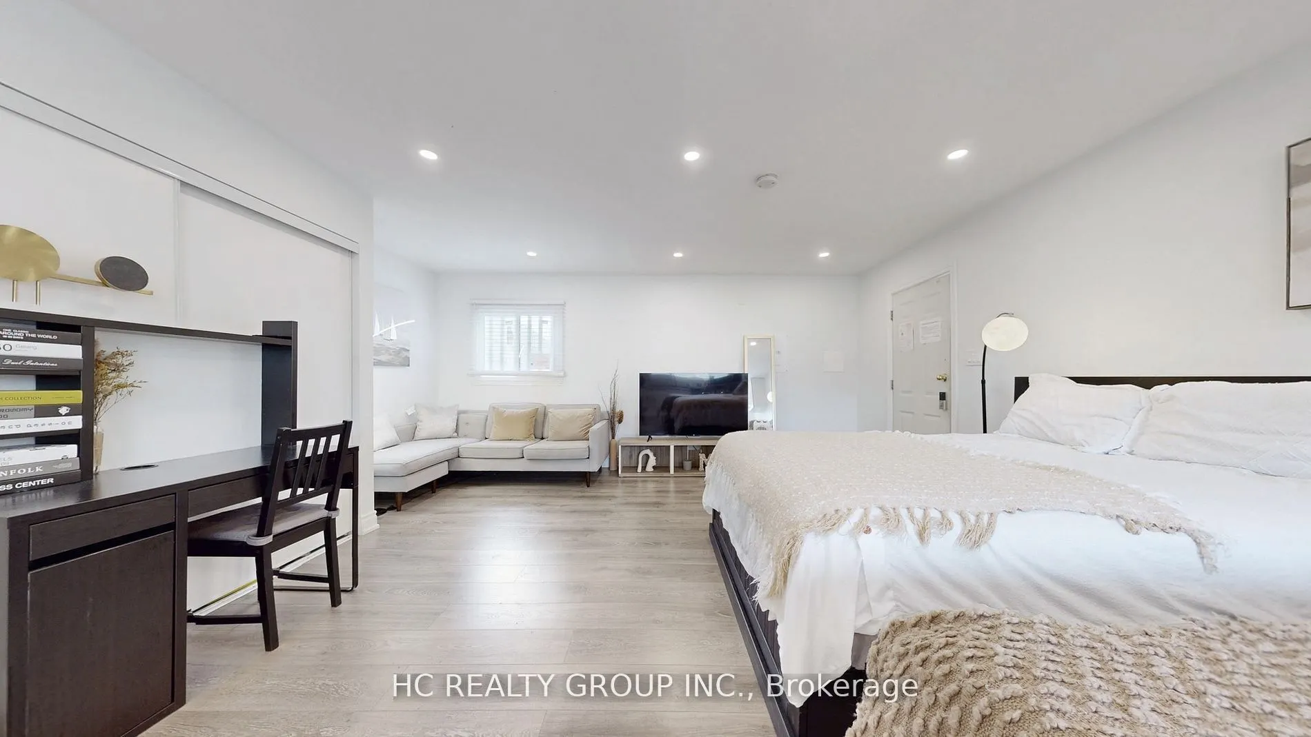 59 Muskoka Avenue, #B