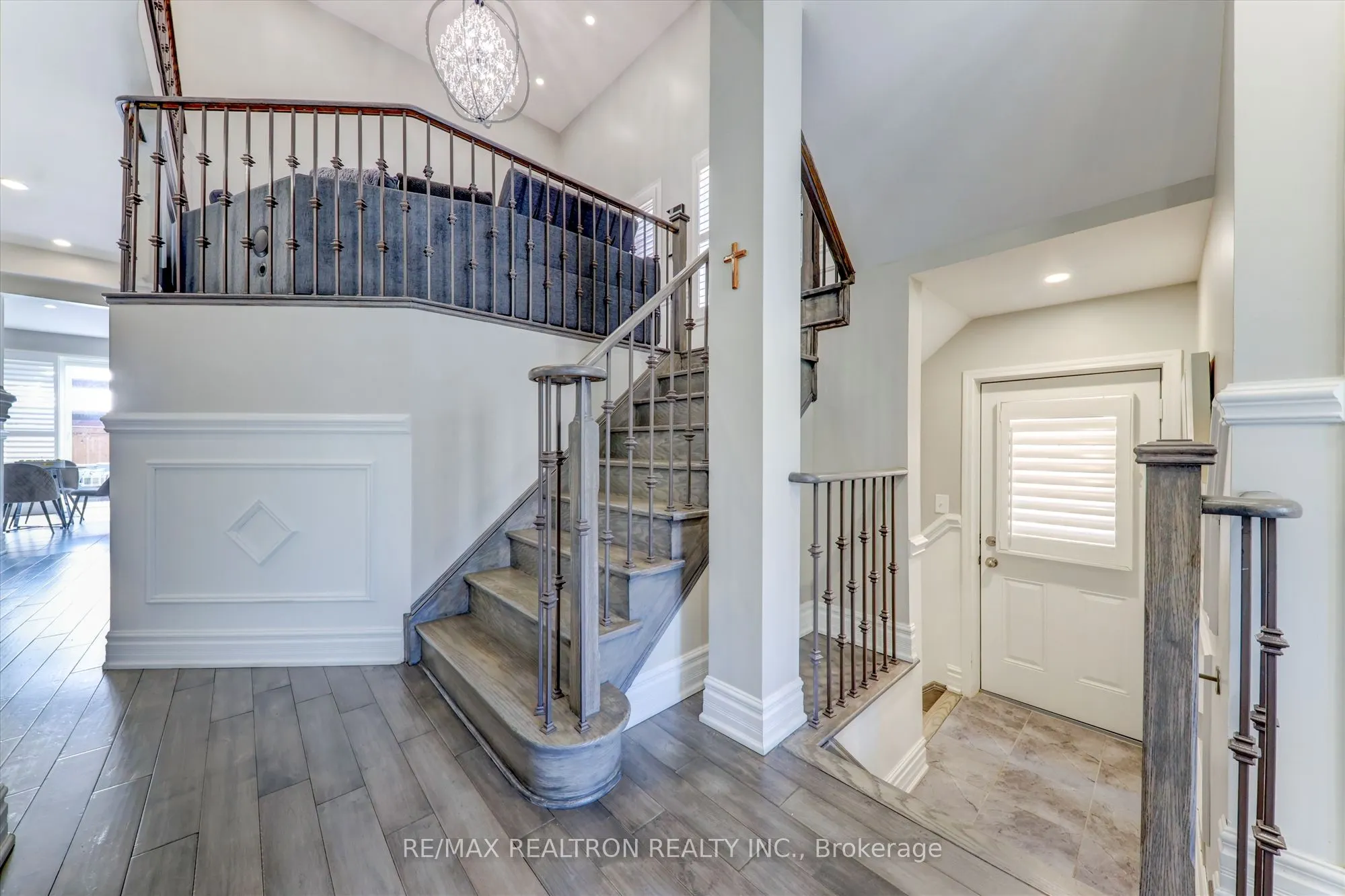 2380 Equestrian Crescent