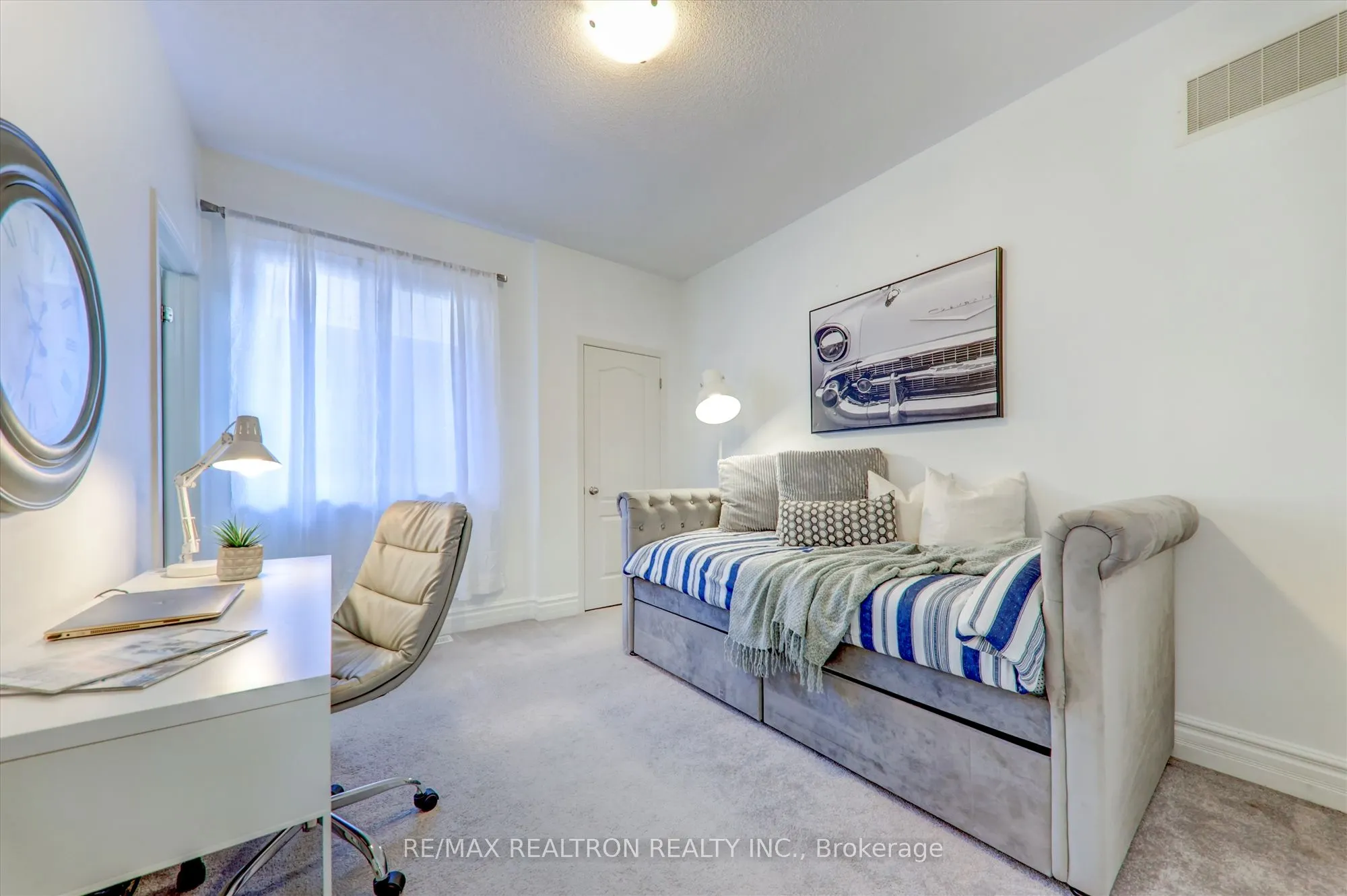 2380 Equestrian Crescent