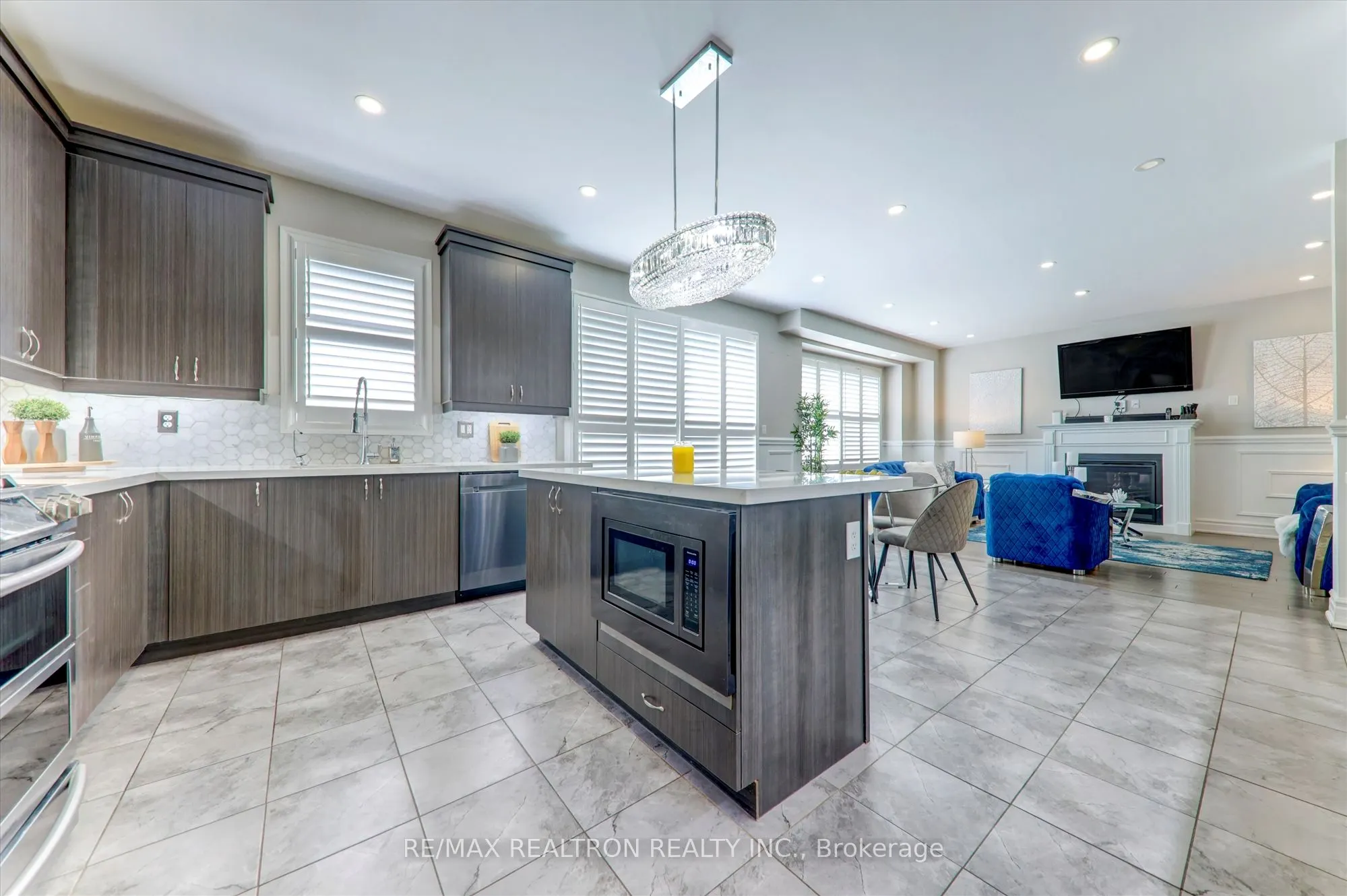 2380 Equestrian Crescent