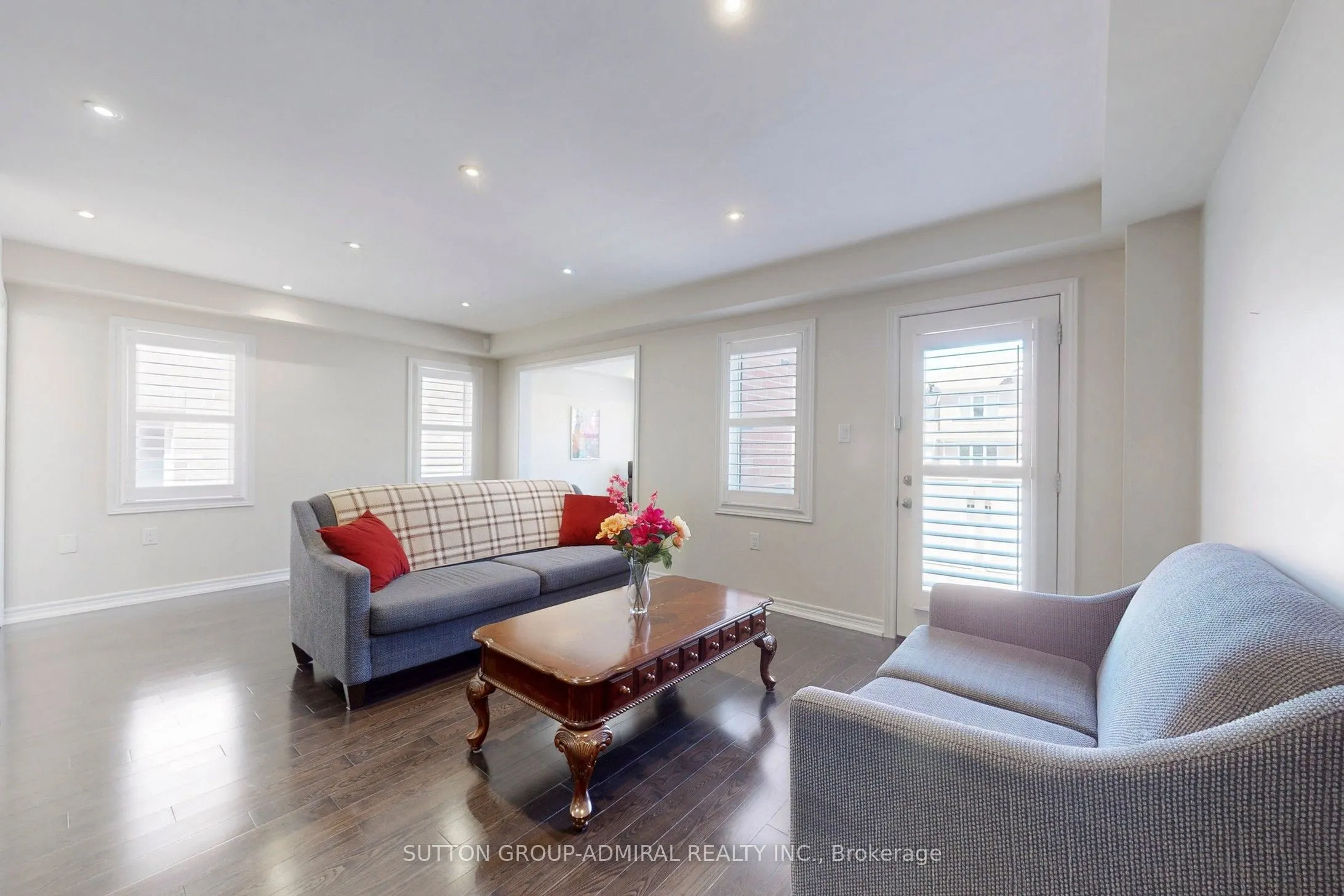 35 Pringdale Gardens Circle