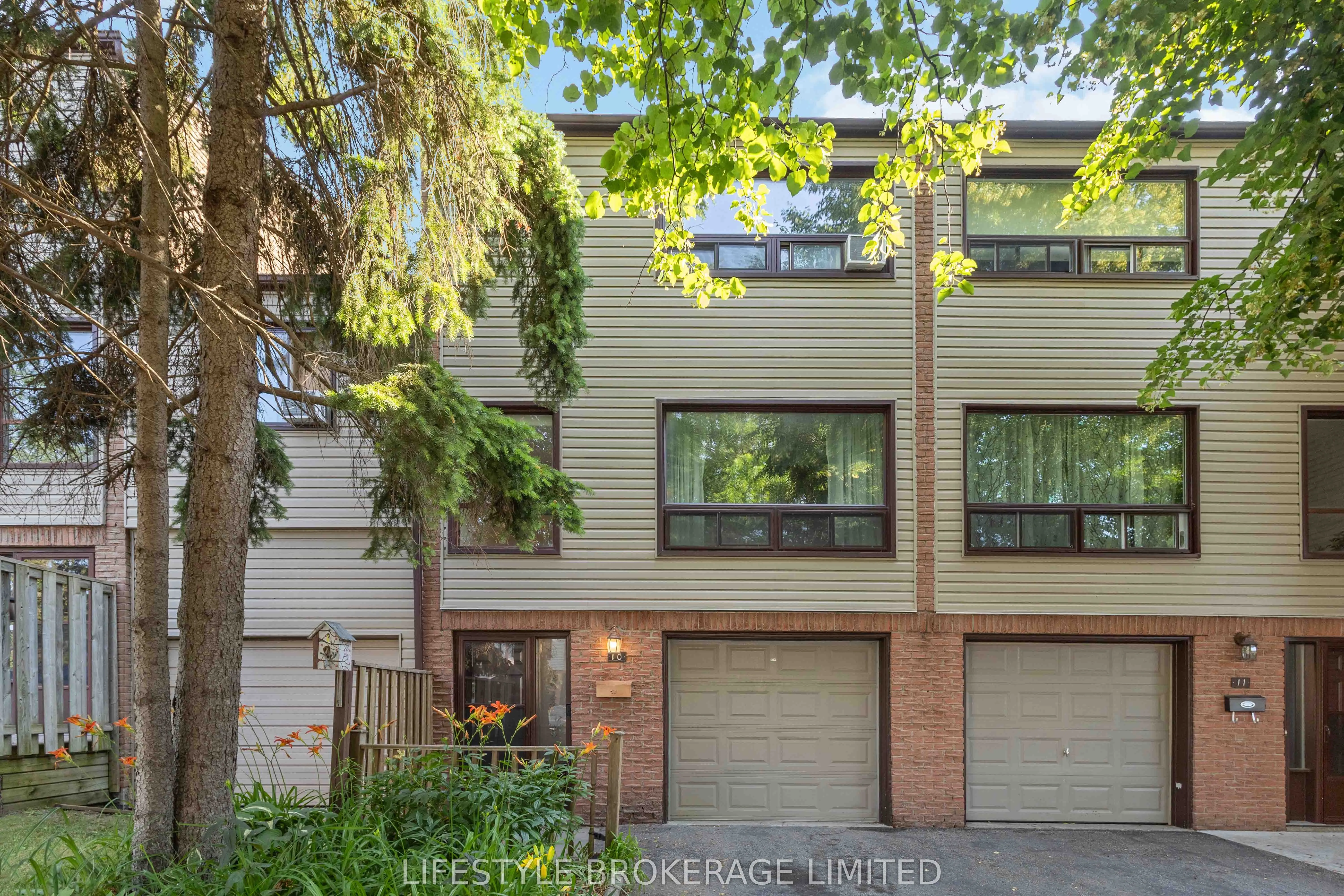 10 The Bridle Path, #10