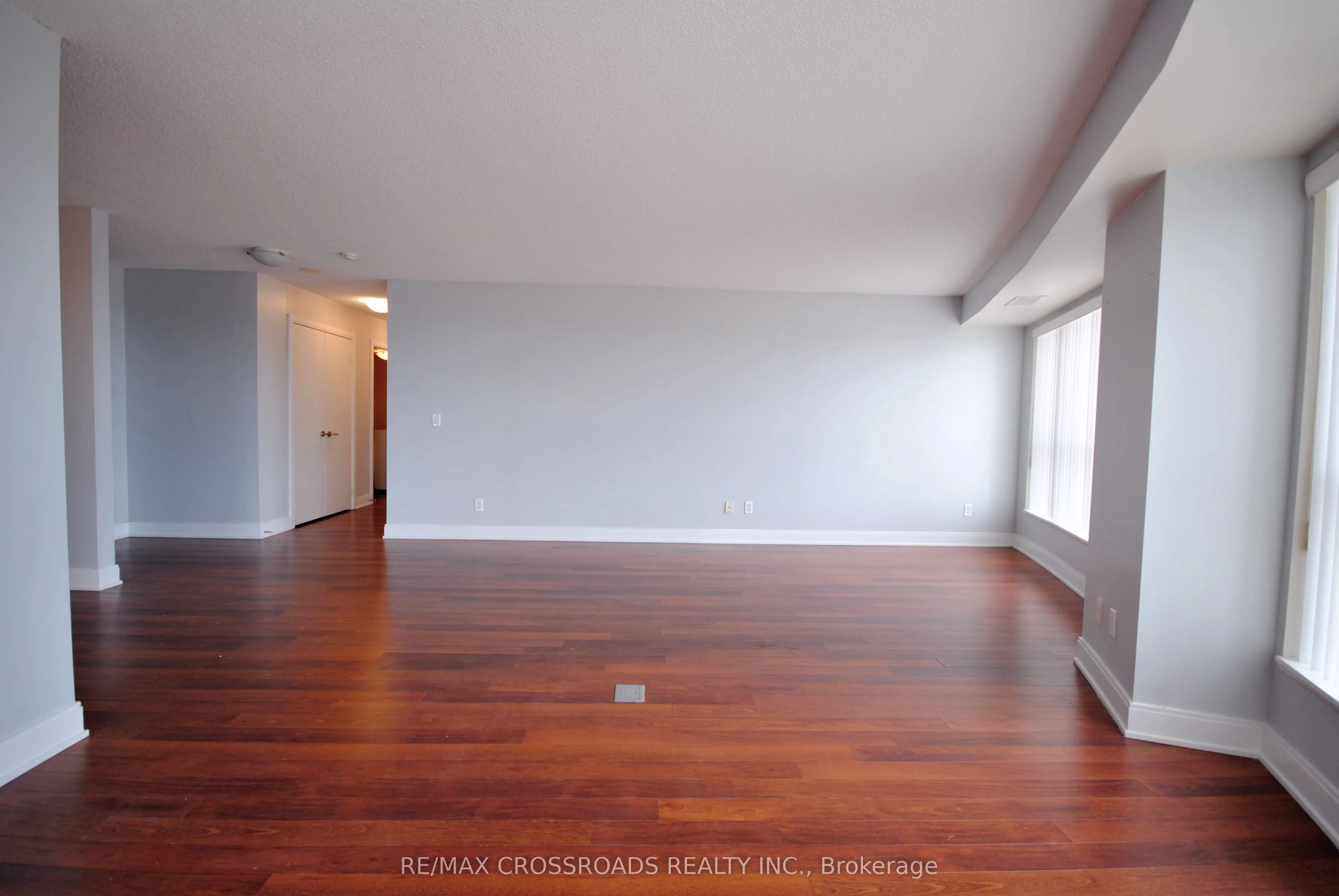 125 Village Green Square, #3903