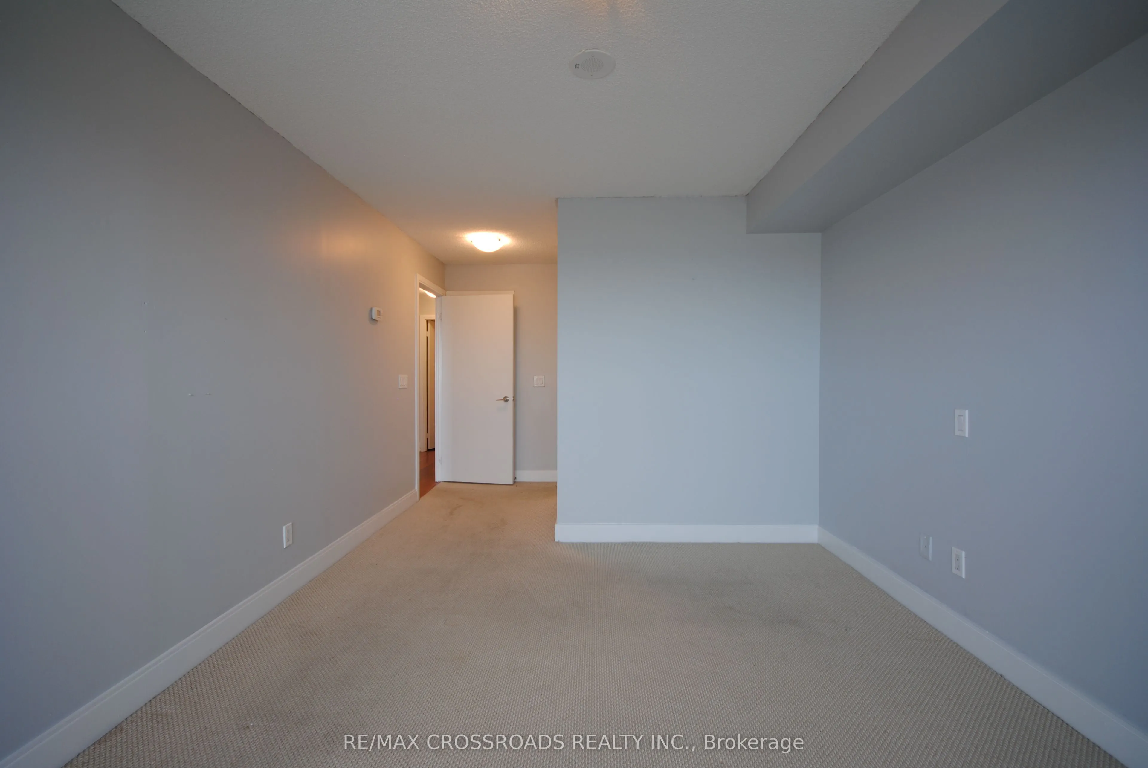 125 Village Green Square, #3903
