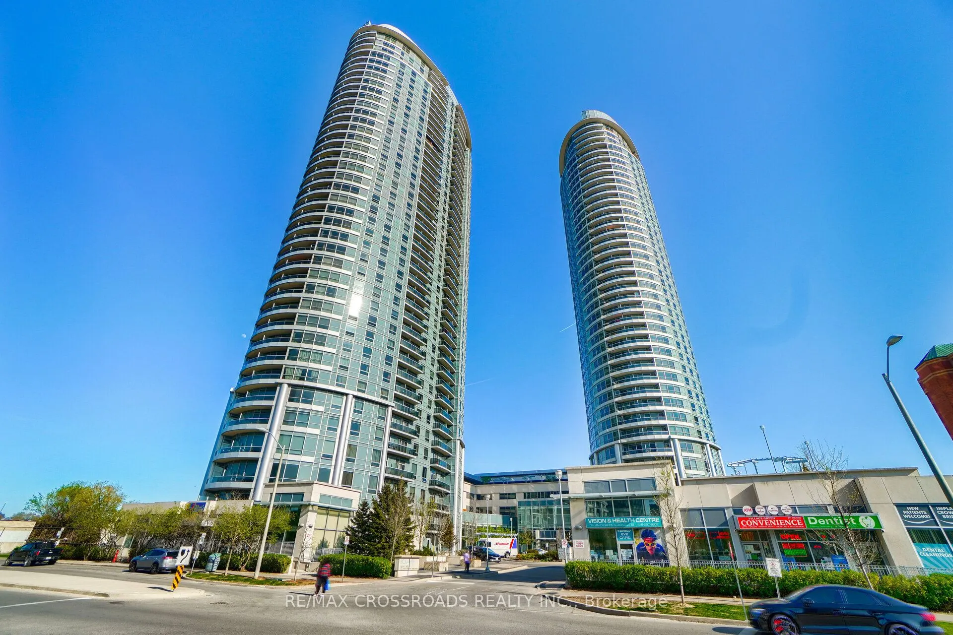 125 Village Green Square, #3903