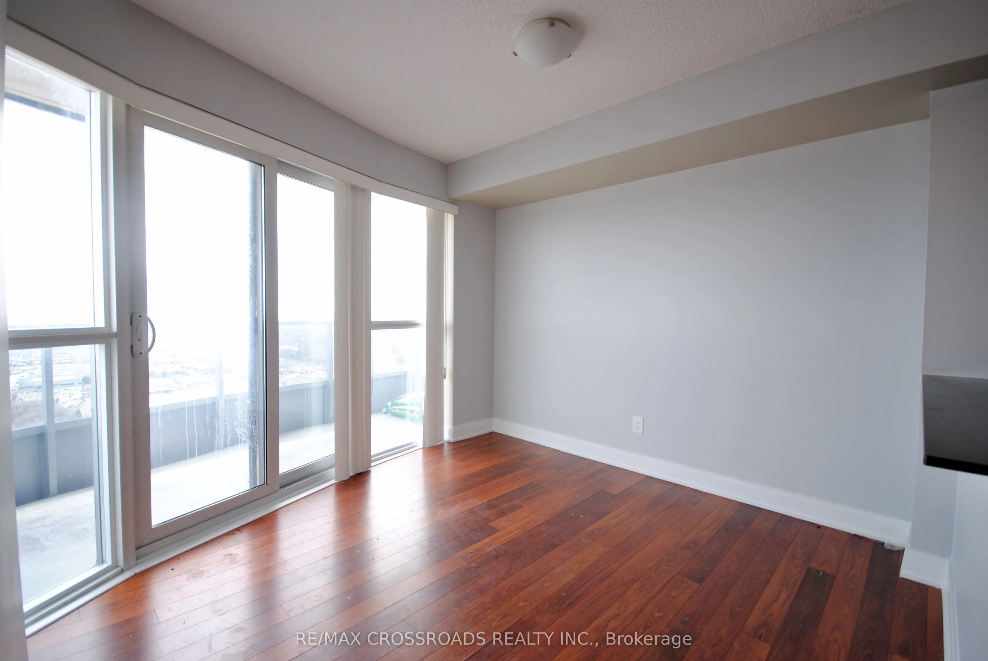 125 Village Green Square, #3903