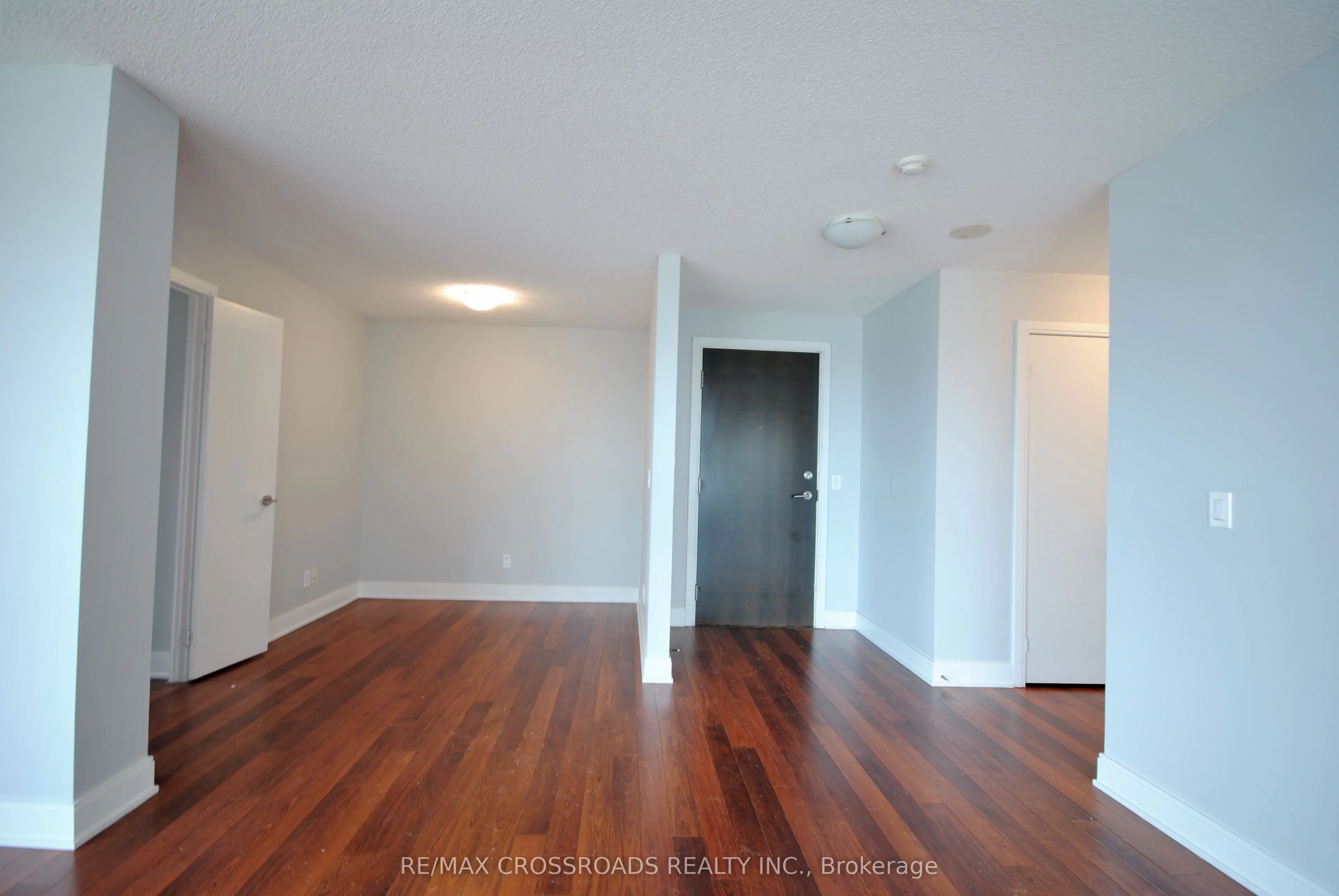 125 Village Green Square, #3903