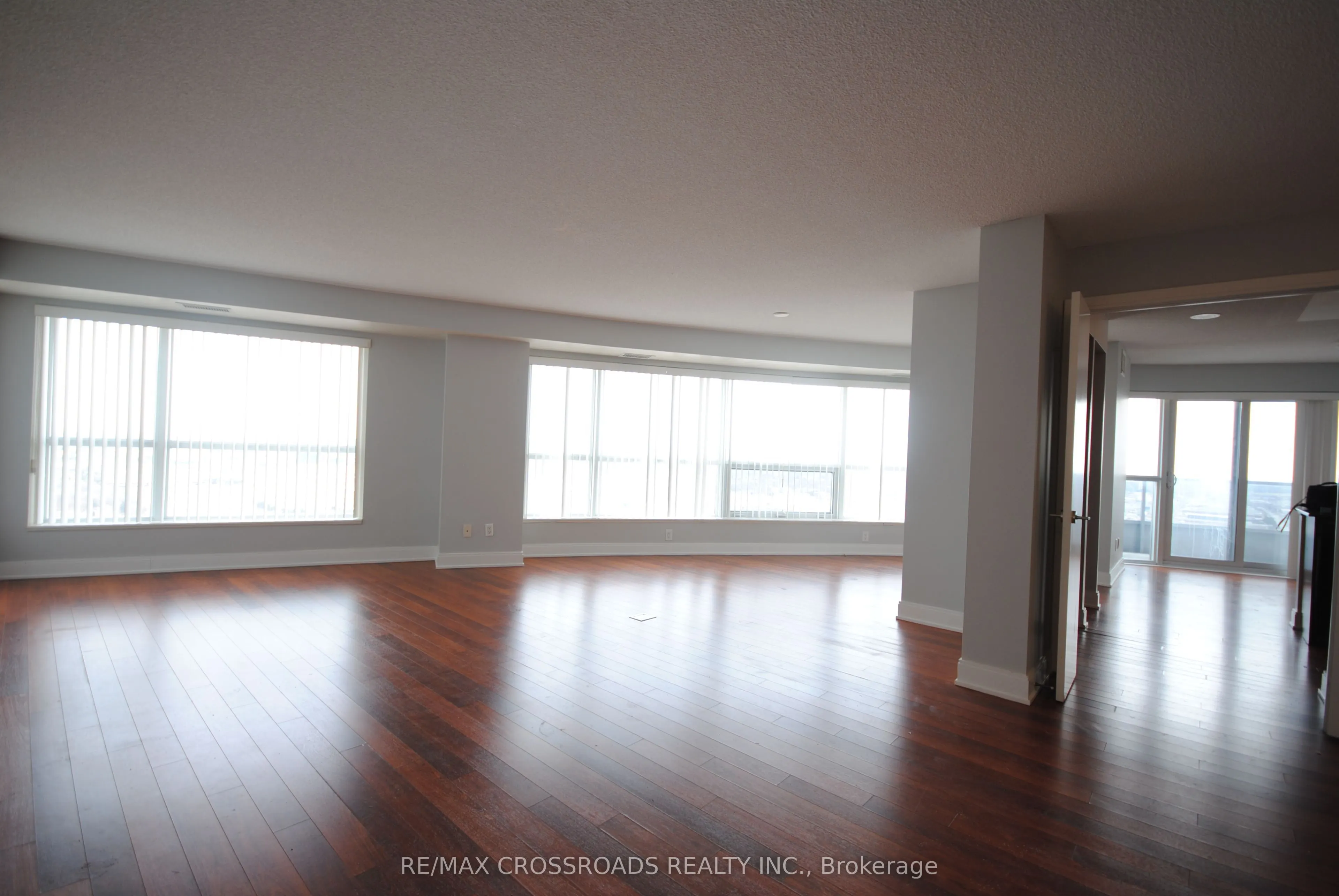 125 Village Green Square, #3903