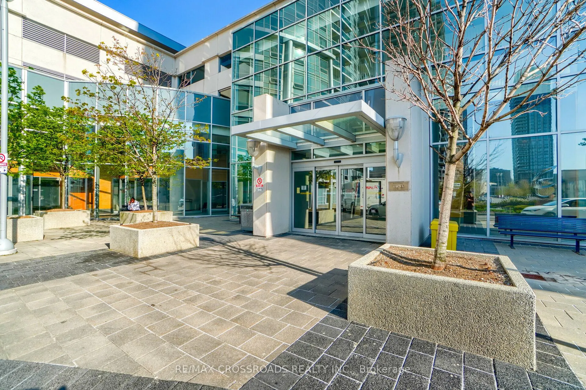 125 Village Green Square, #3903