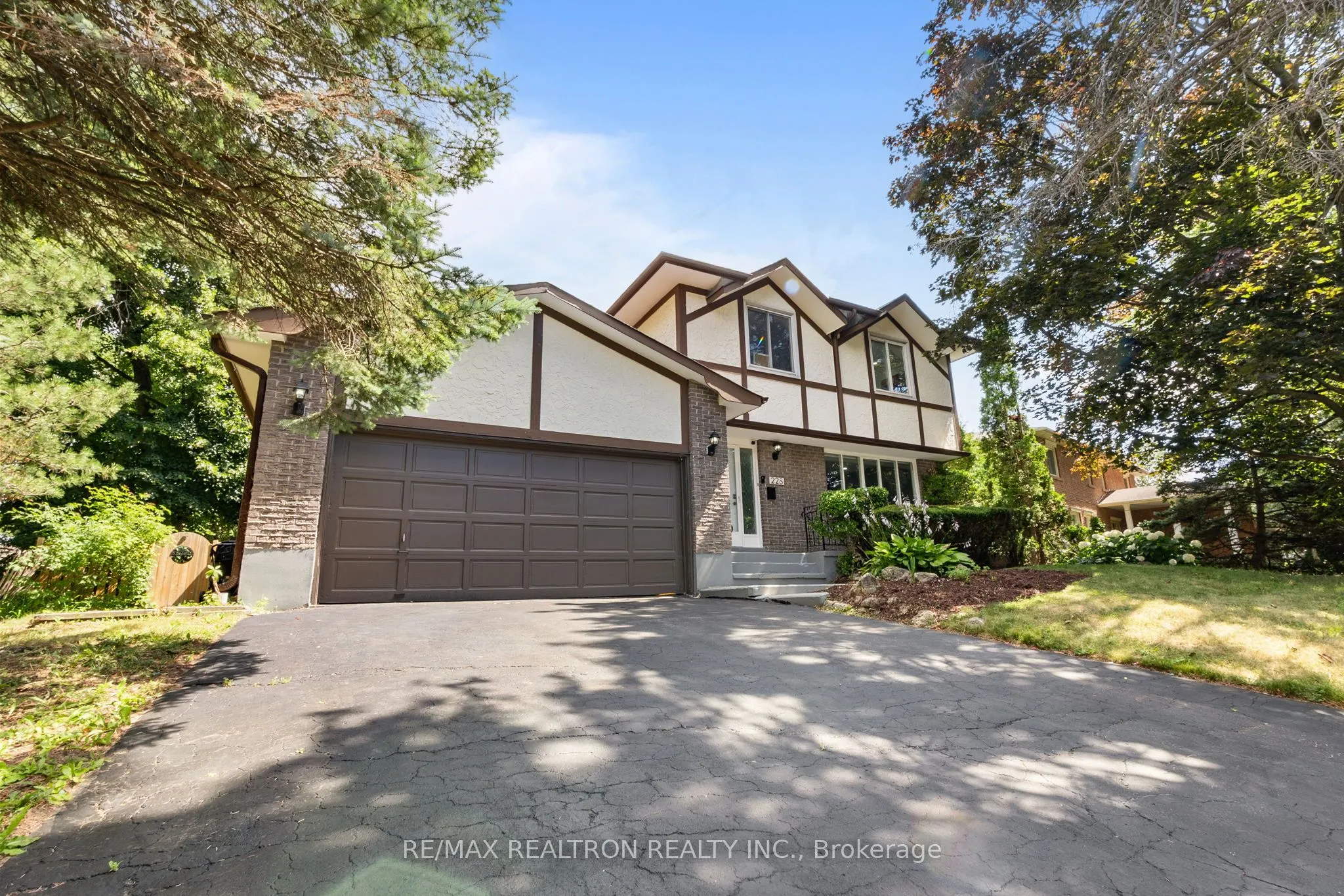 228 Sherwood Court E