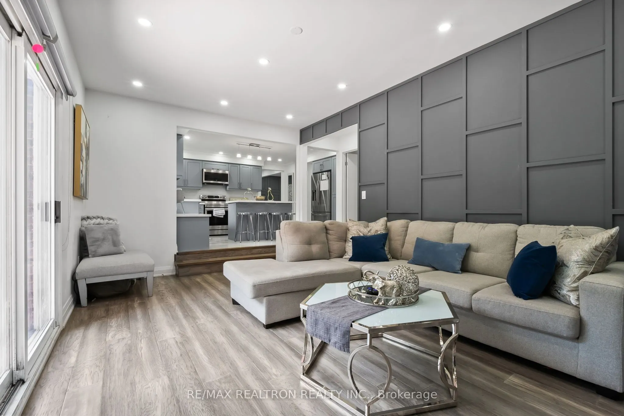 228 Sherwood Court E