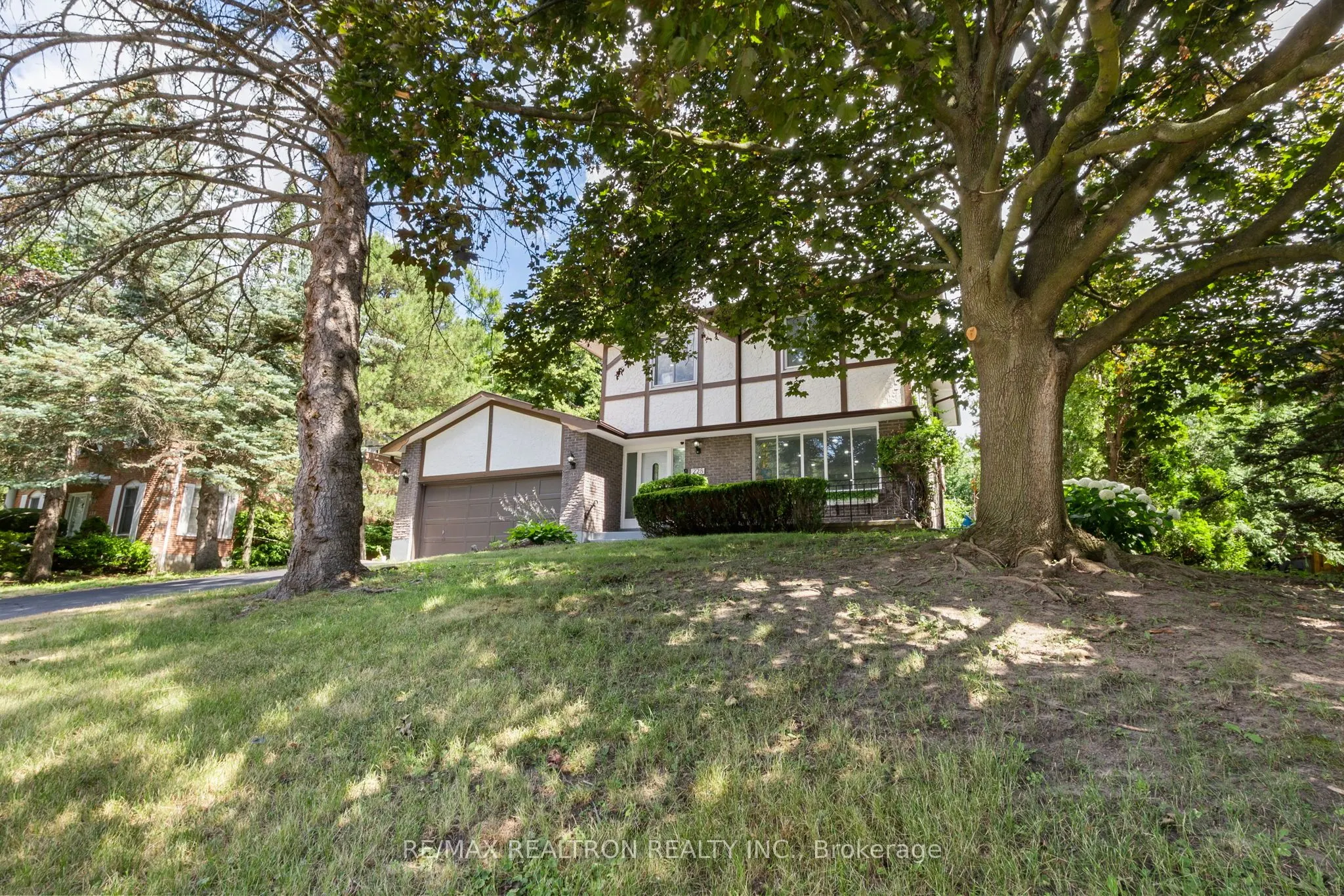 228 Sherwood Court E
