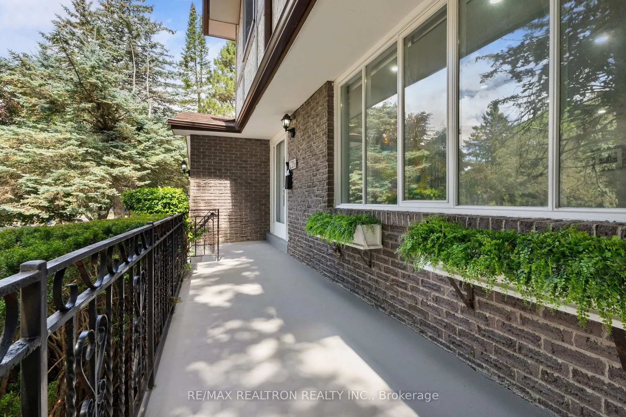 228 Sherwood Court E