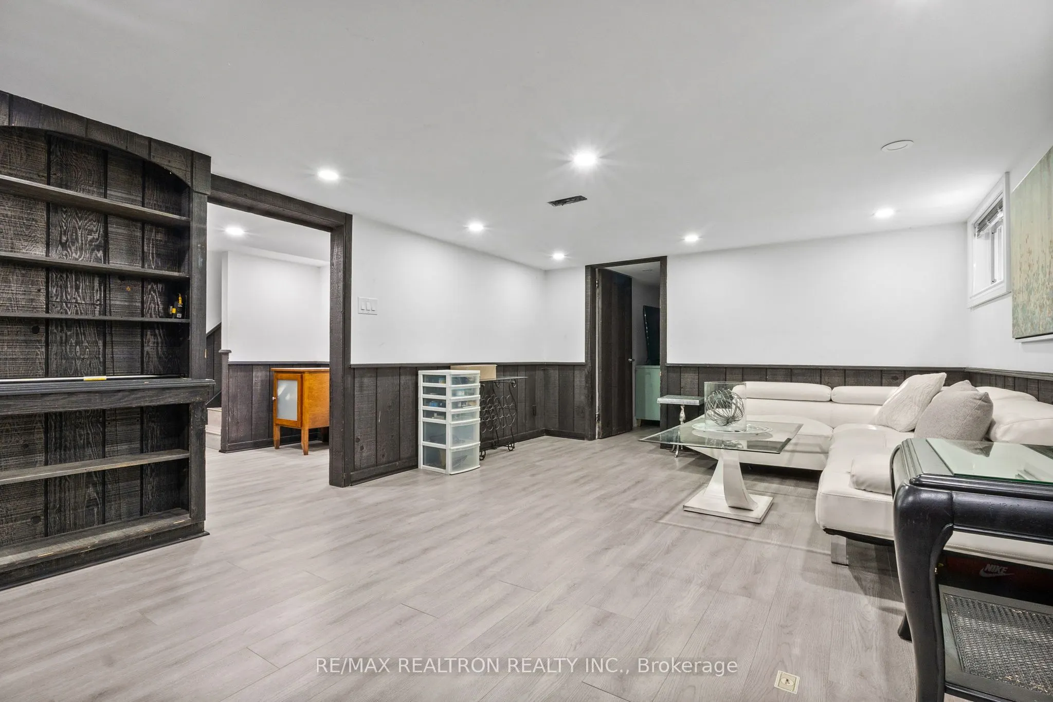228 Sherwood Court E