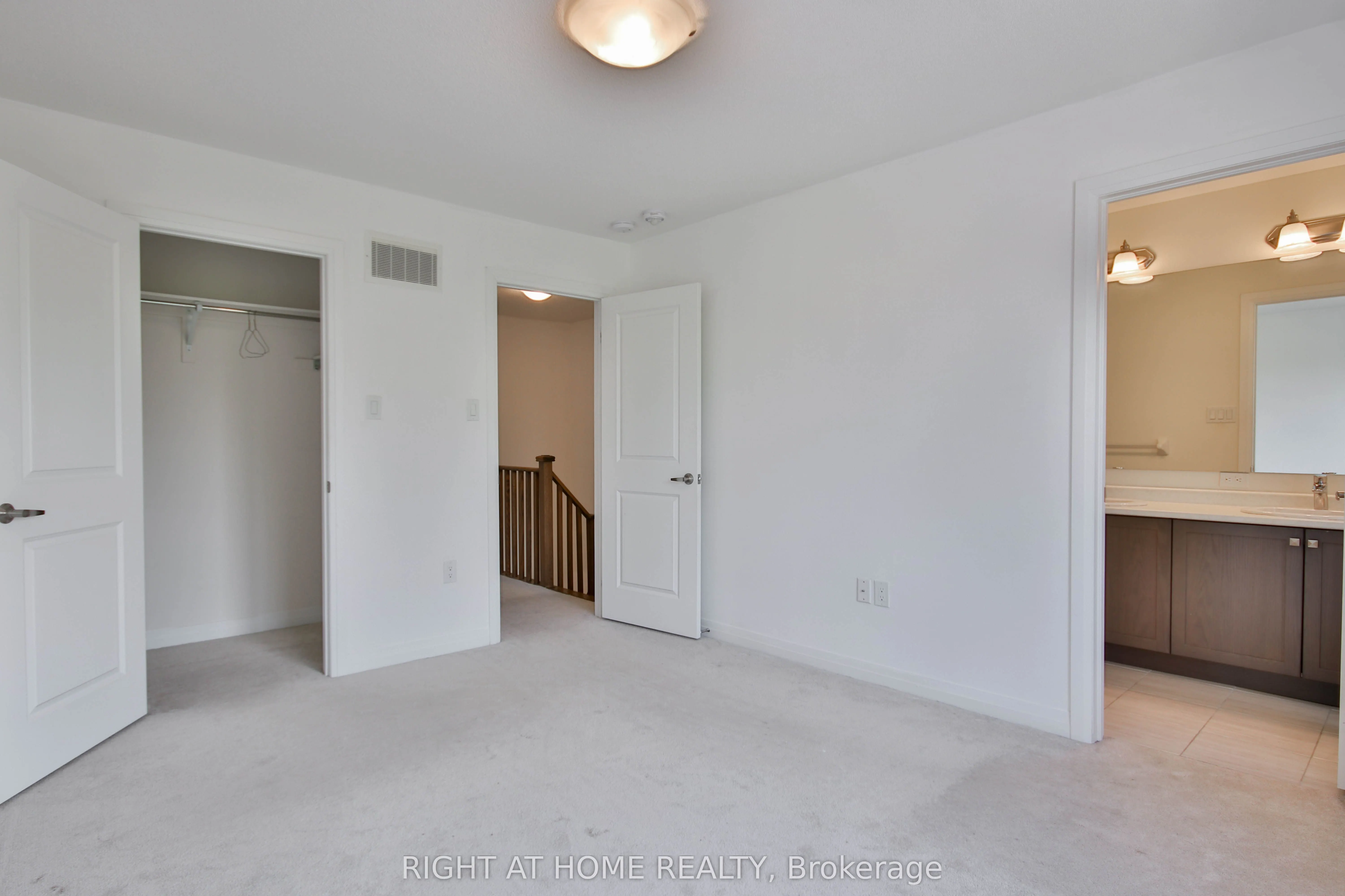504 Rossland Road W