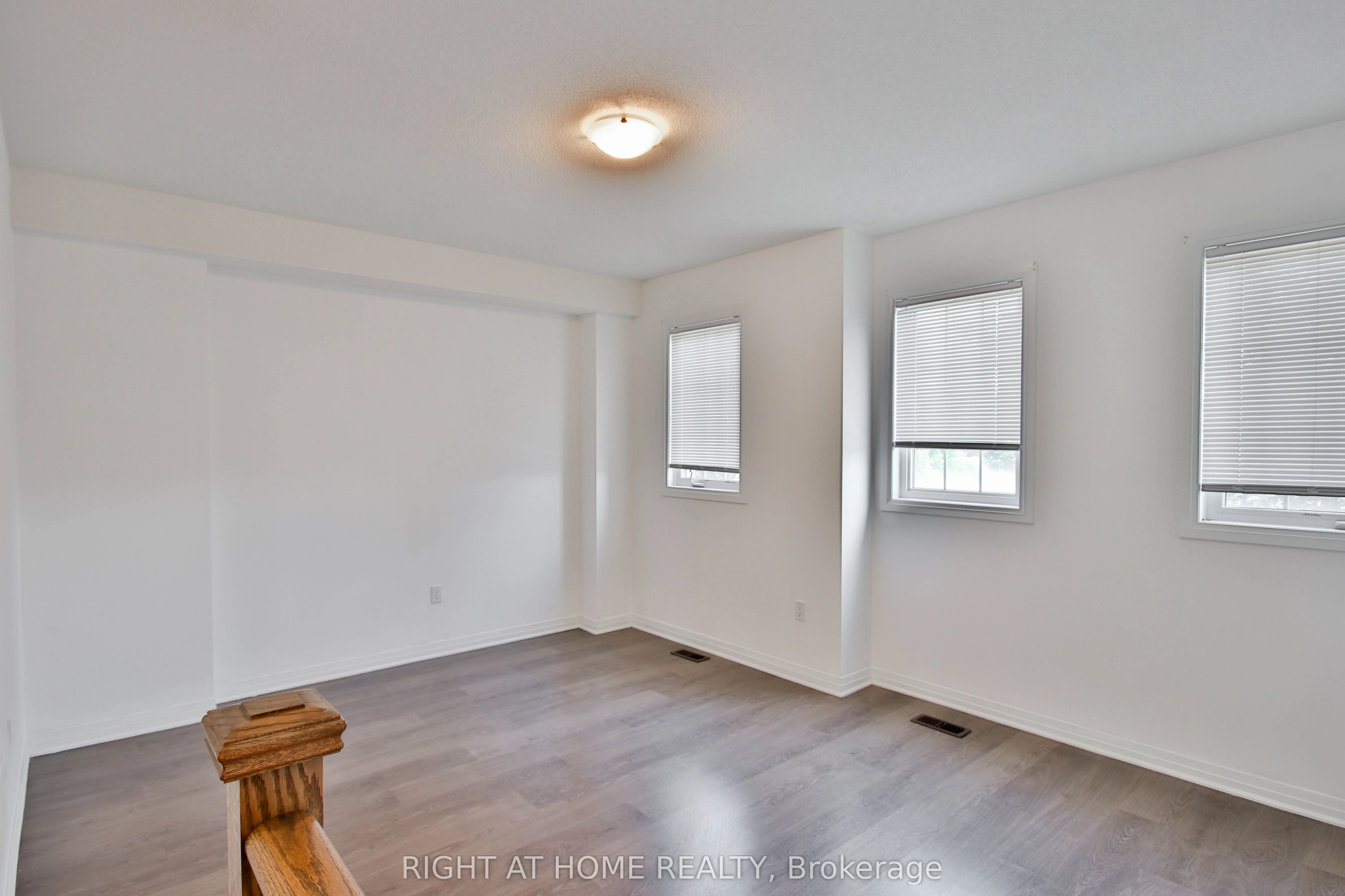 504 Rossland Road W