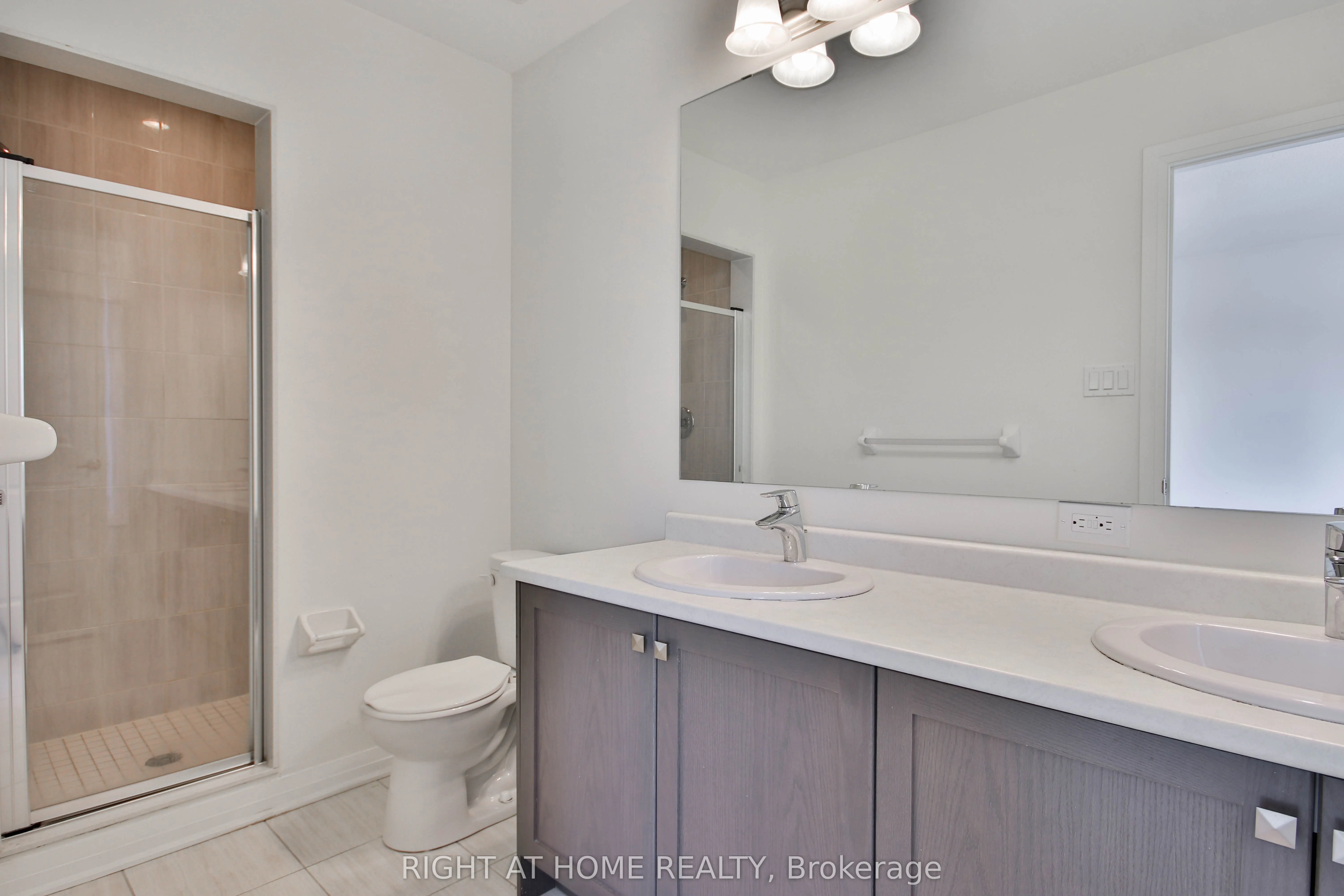 504 Rossland Road W