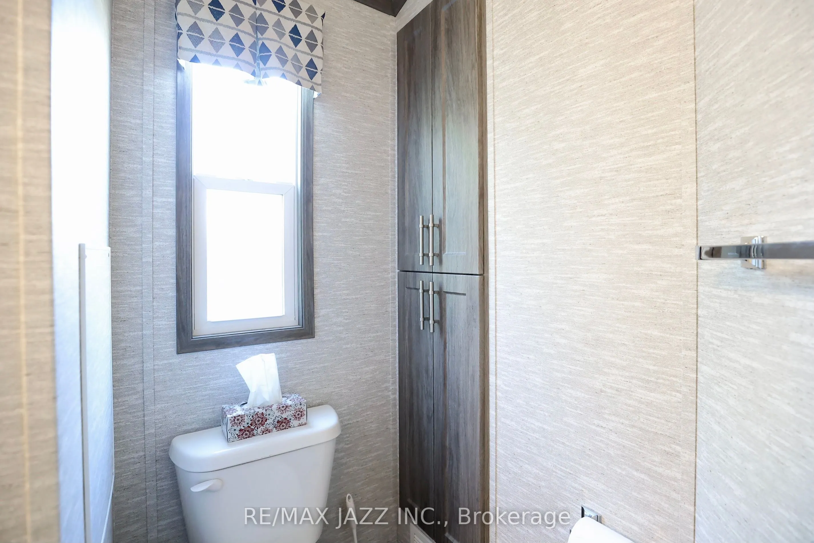 225 Platten Boulevard, #819