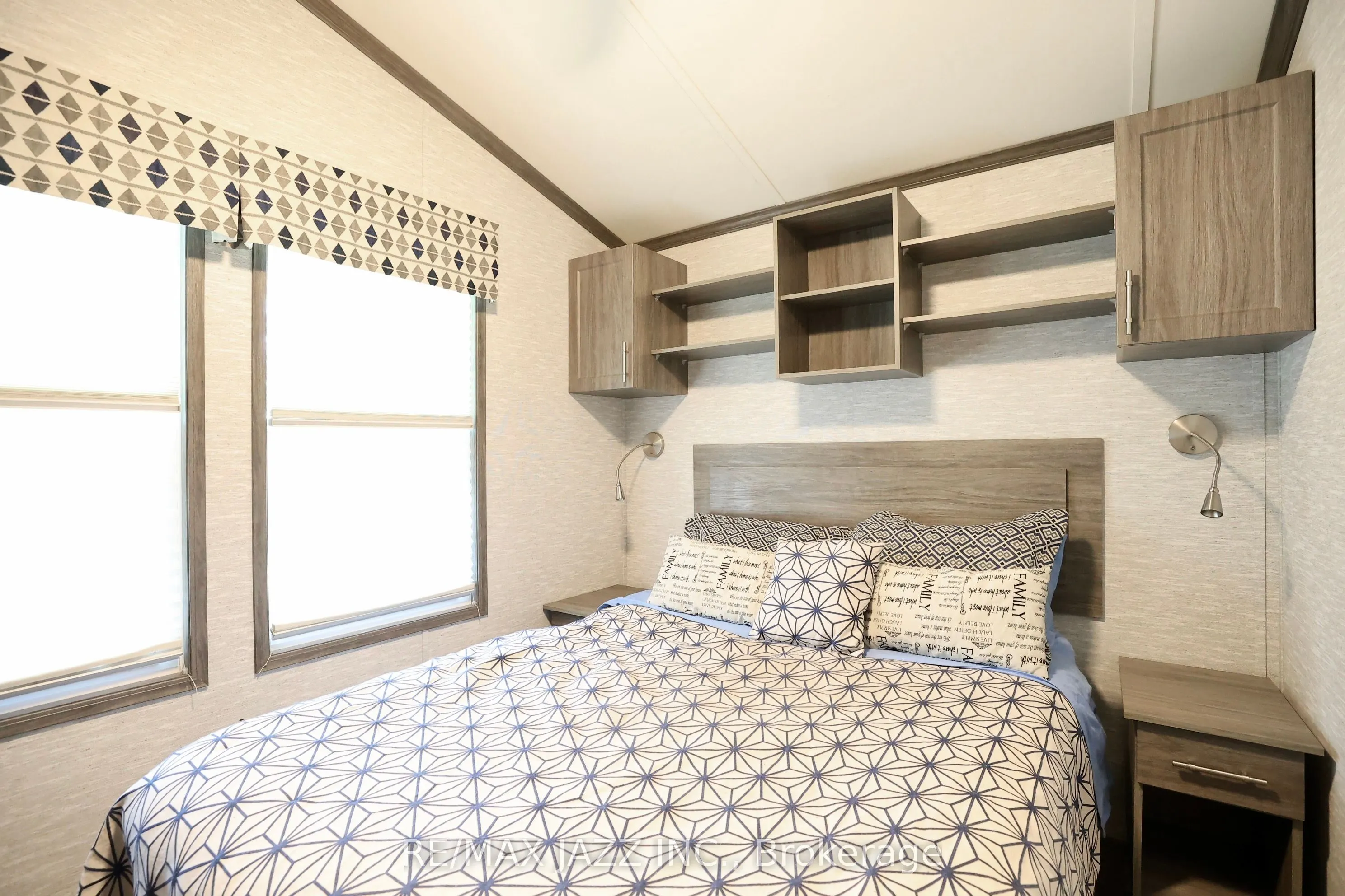 225 Platten Boulevard, #819