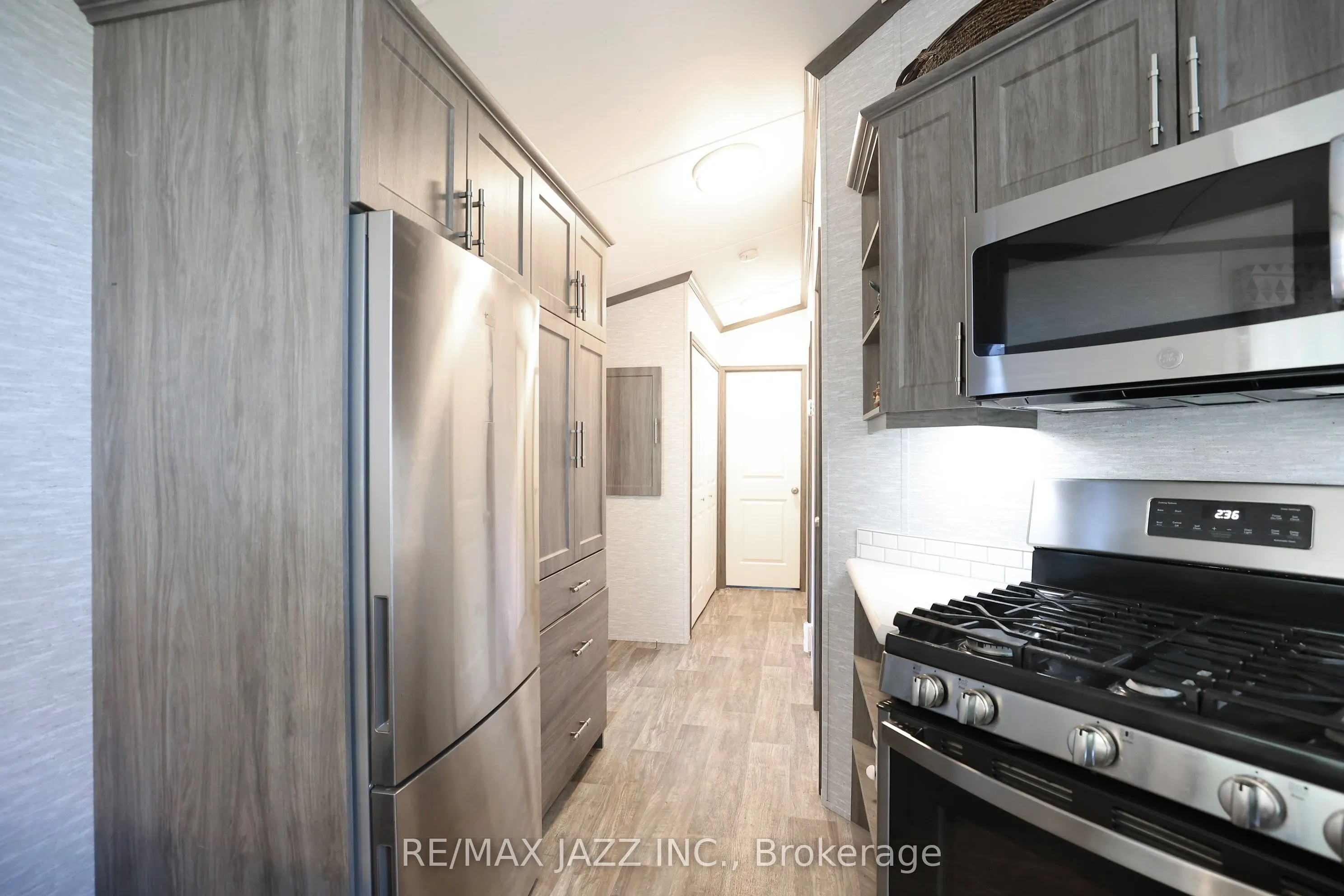 225 Platten Boulevard, #819