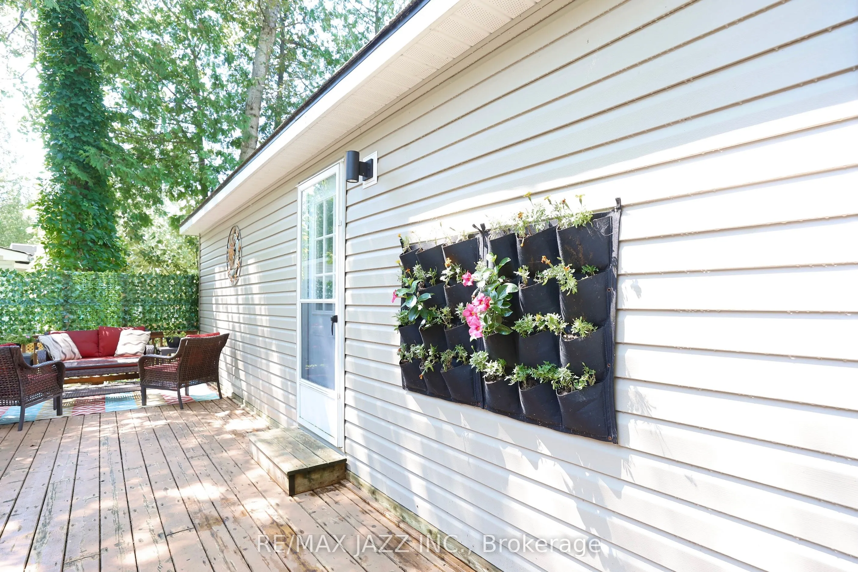 225 Platten Boulevard, #819