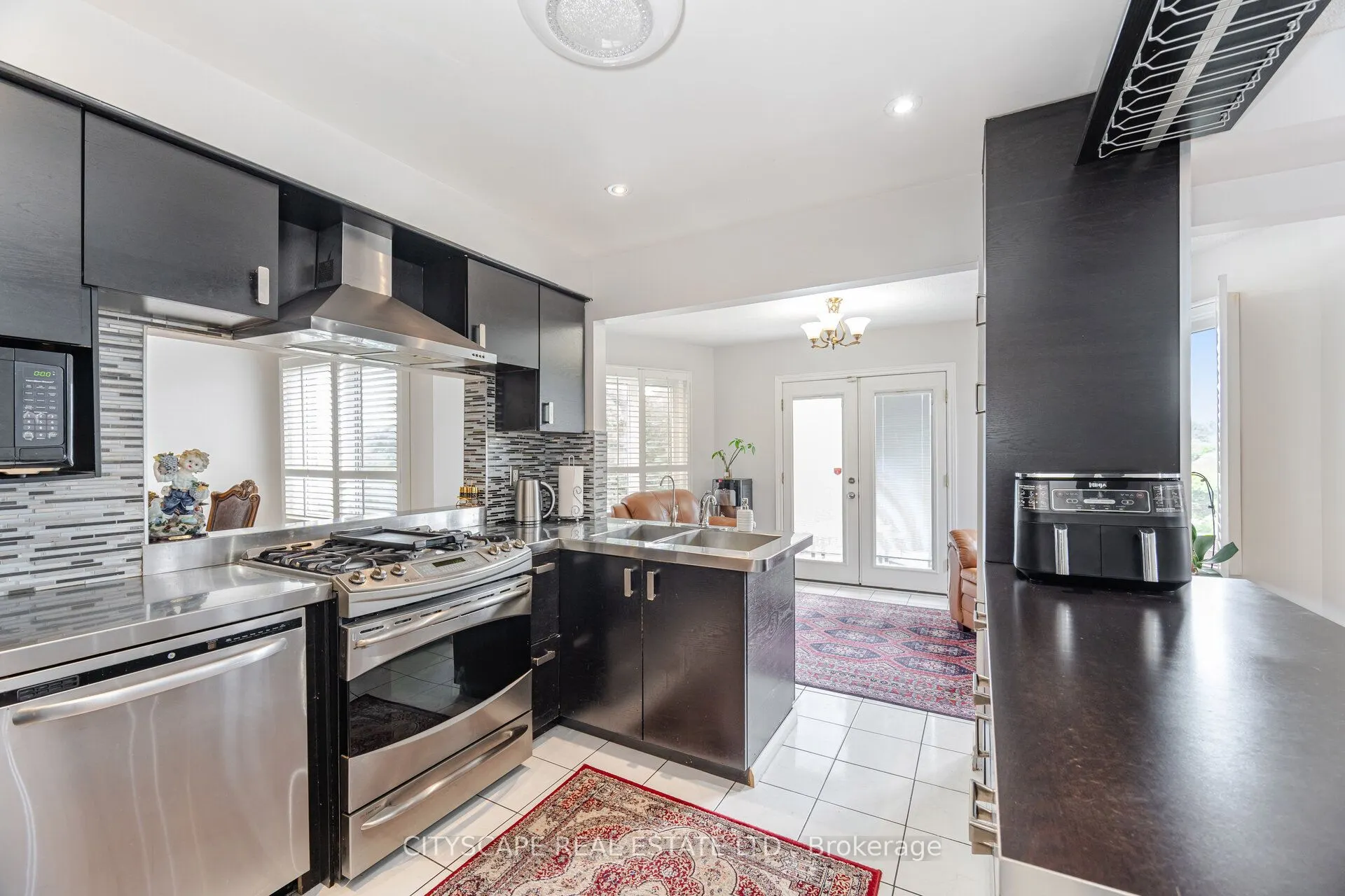12 Coomer Crescent