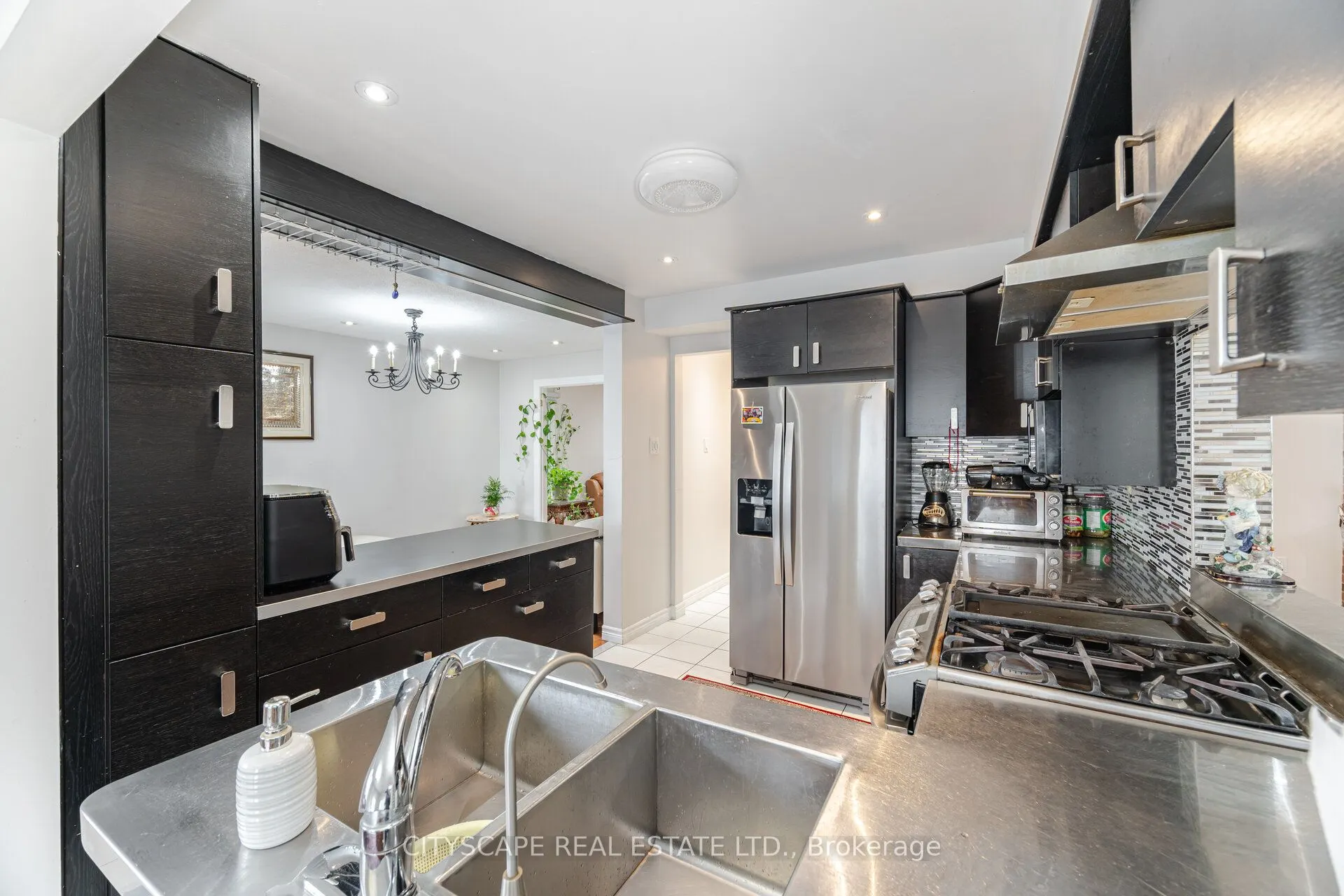 12 Coomer Crescent