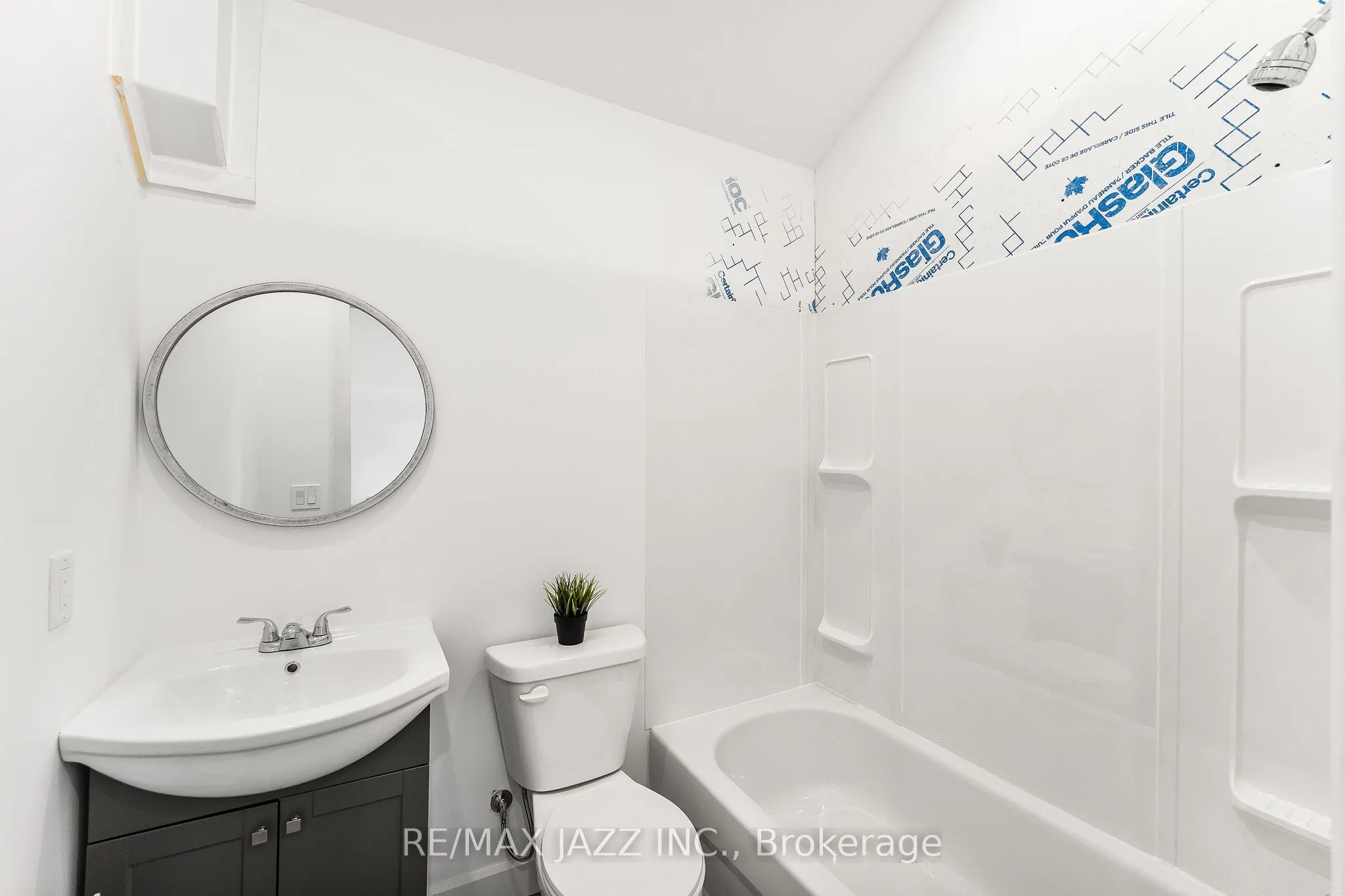 394 B Queen Street