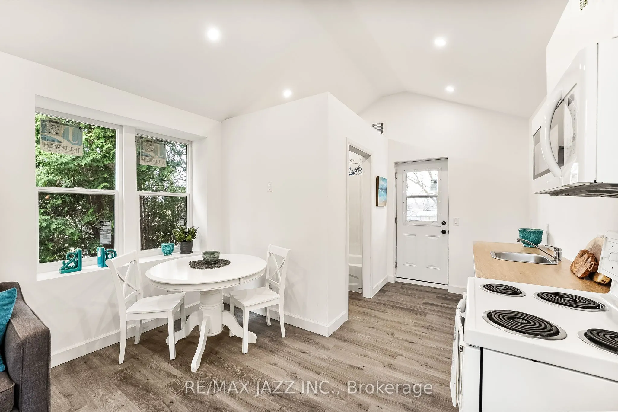 394 B Queen Street