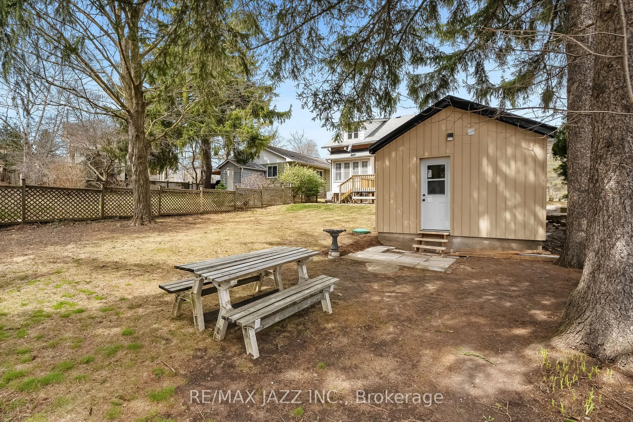 394 B Queen Street