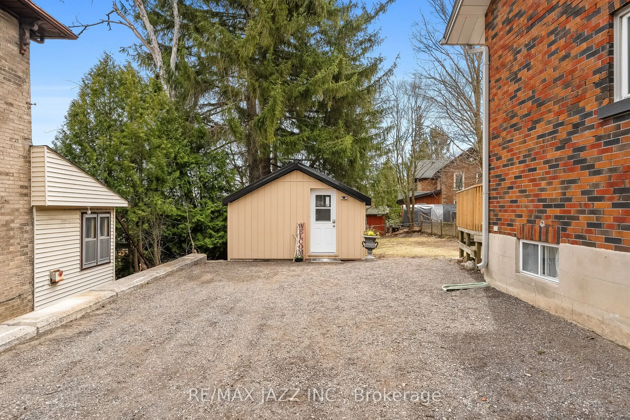 394 B Queen Street