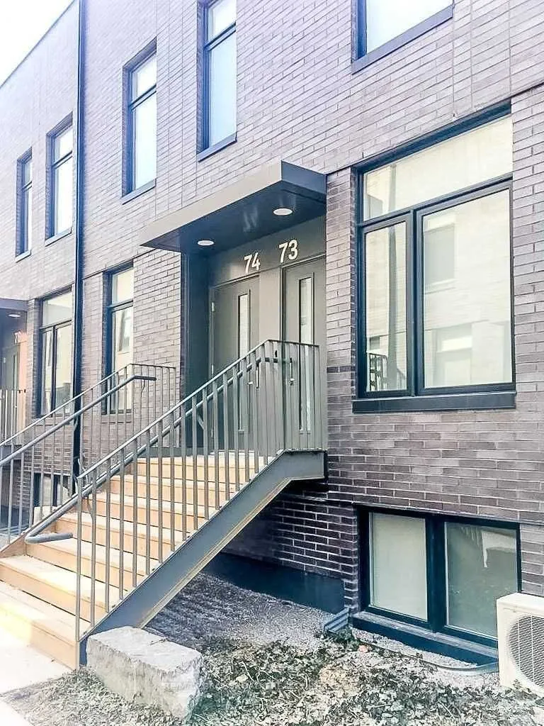 1760 Simcoe Street N, #73