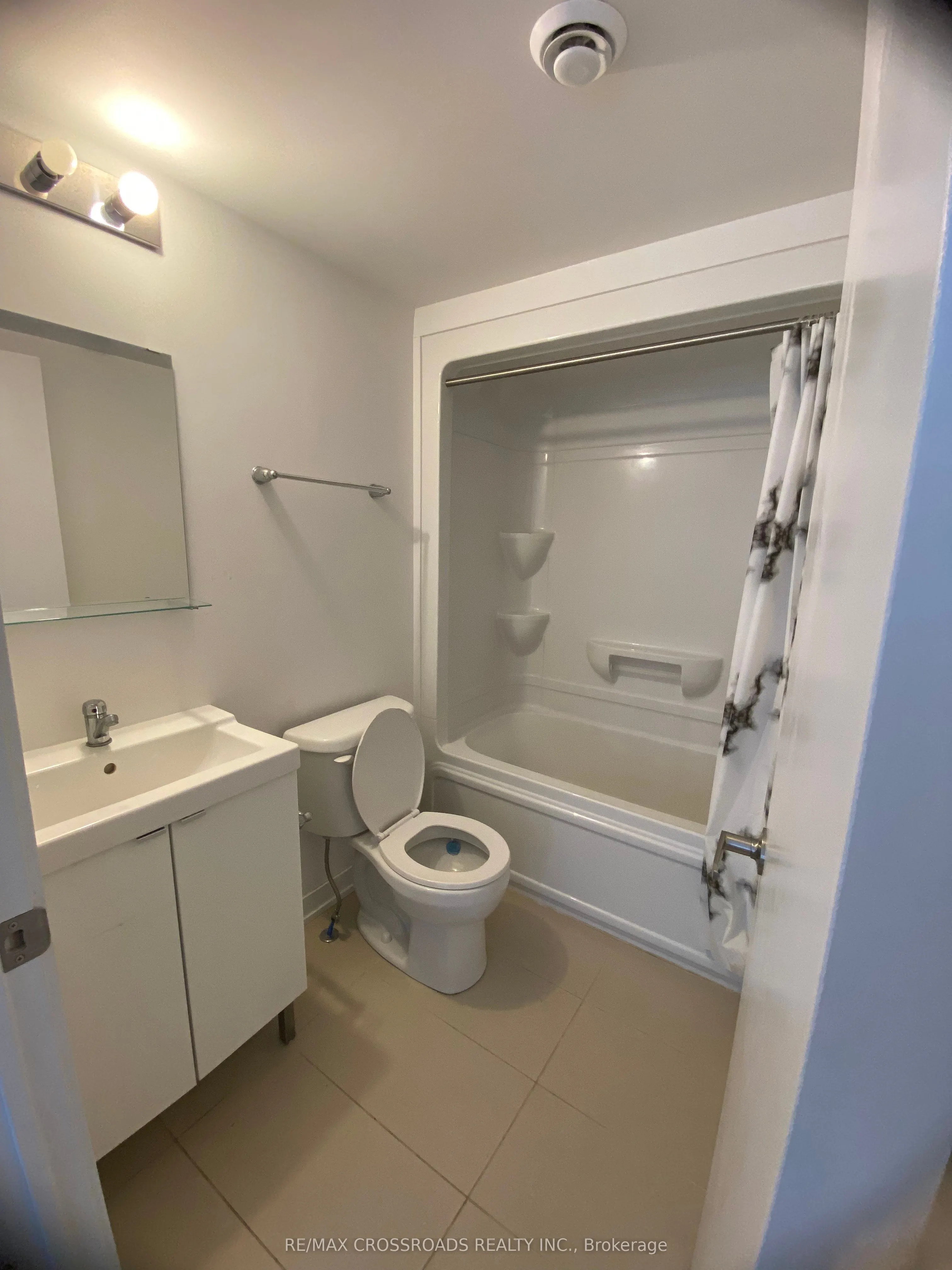 1760 Simcoe Street N, #73