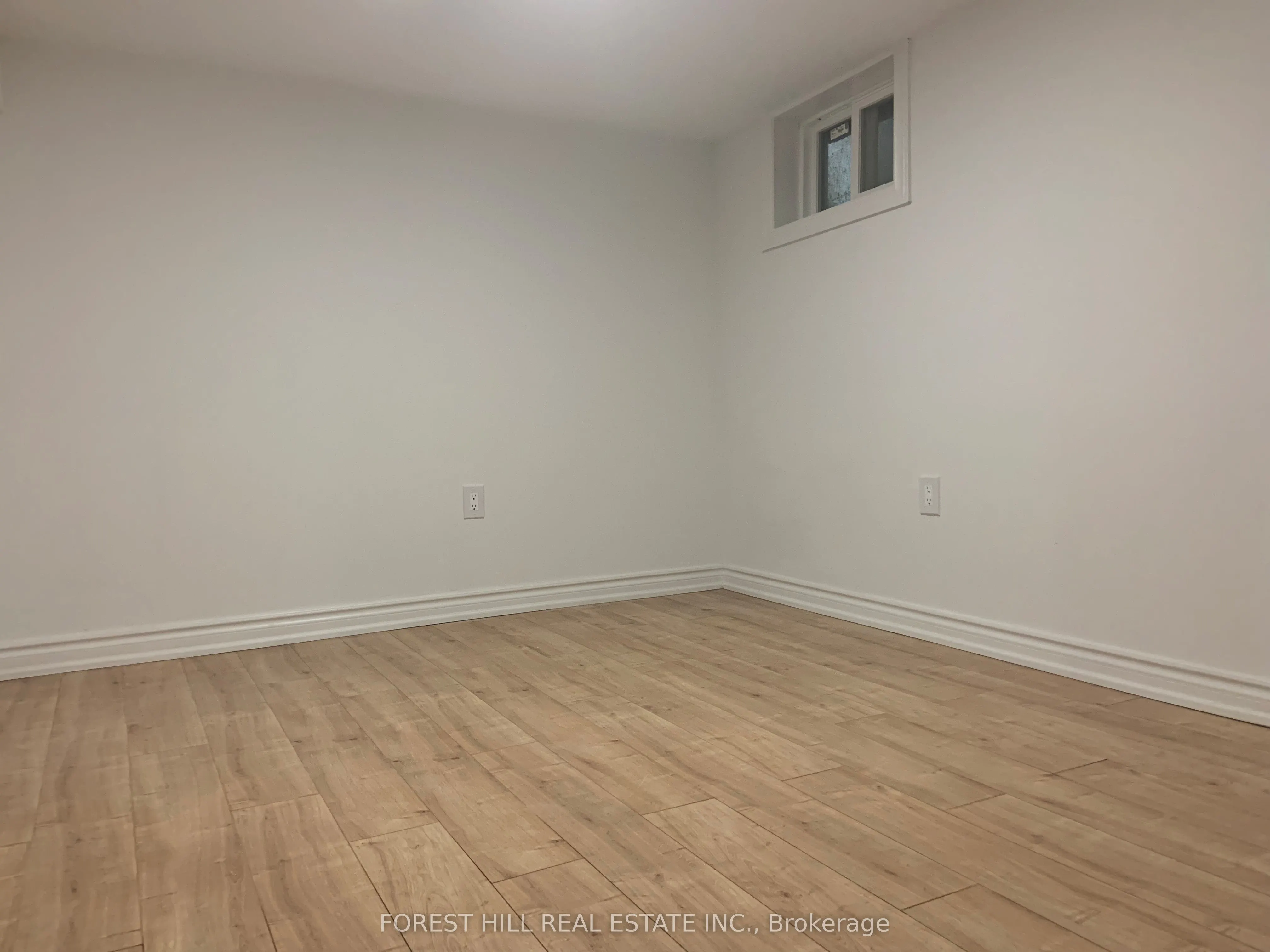 63 Pinegrove Avenue