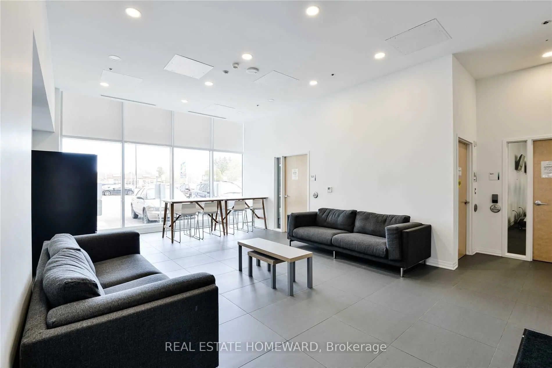 1900 Simcoe Street N, #835