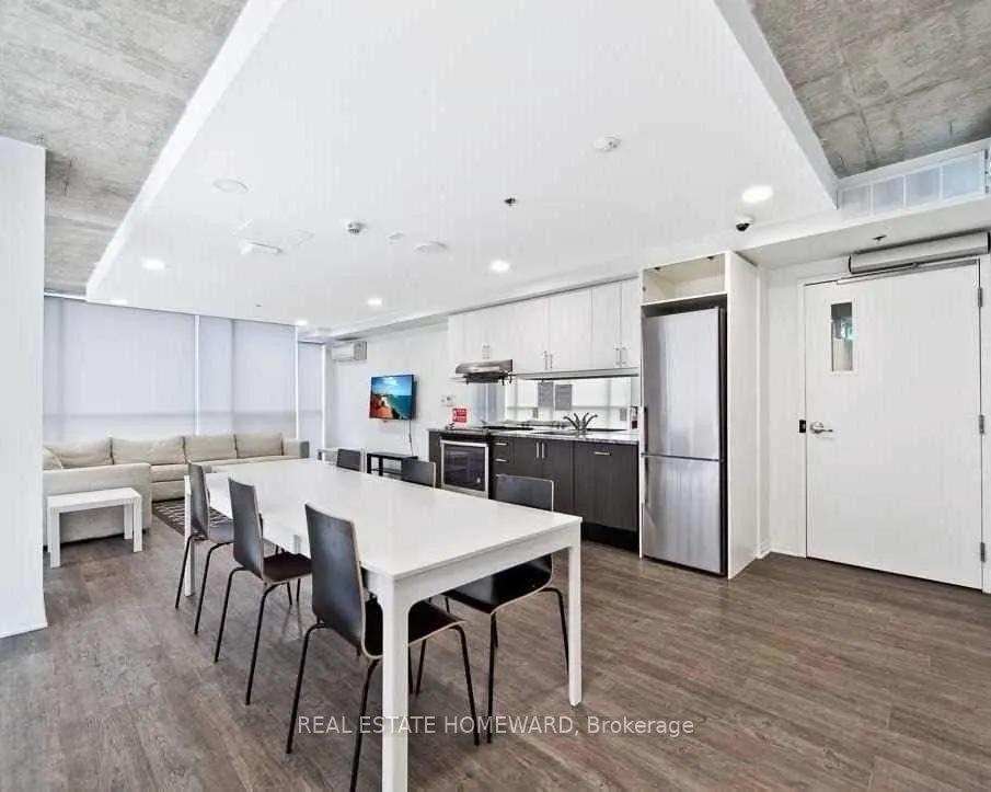 1900 Simcoe Street N, #835