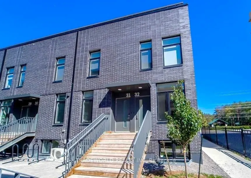 1720 Simcoe Street N, #32